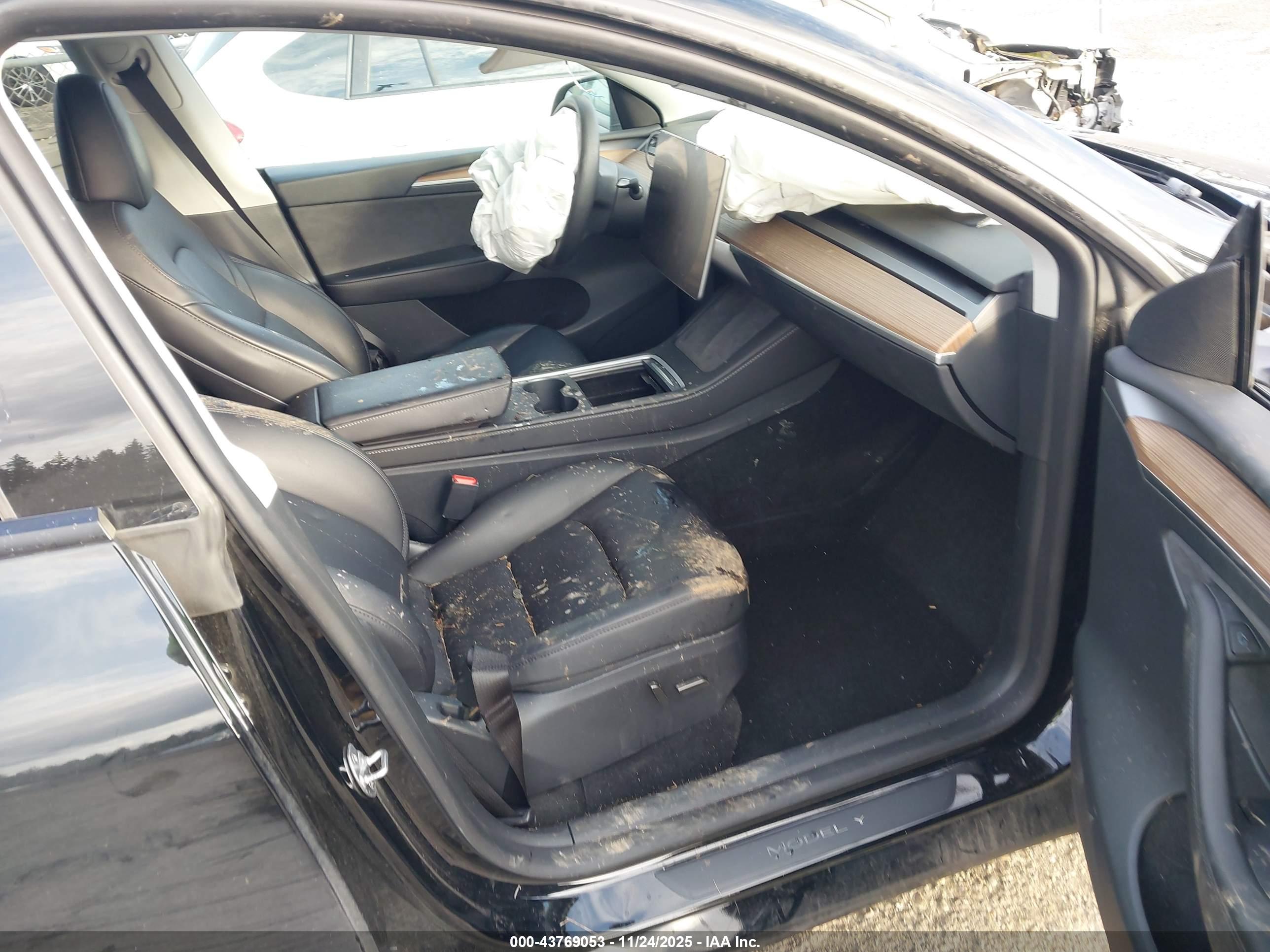 TESLA MODEL image 5