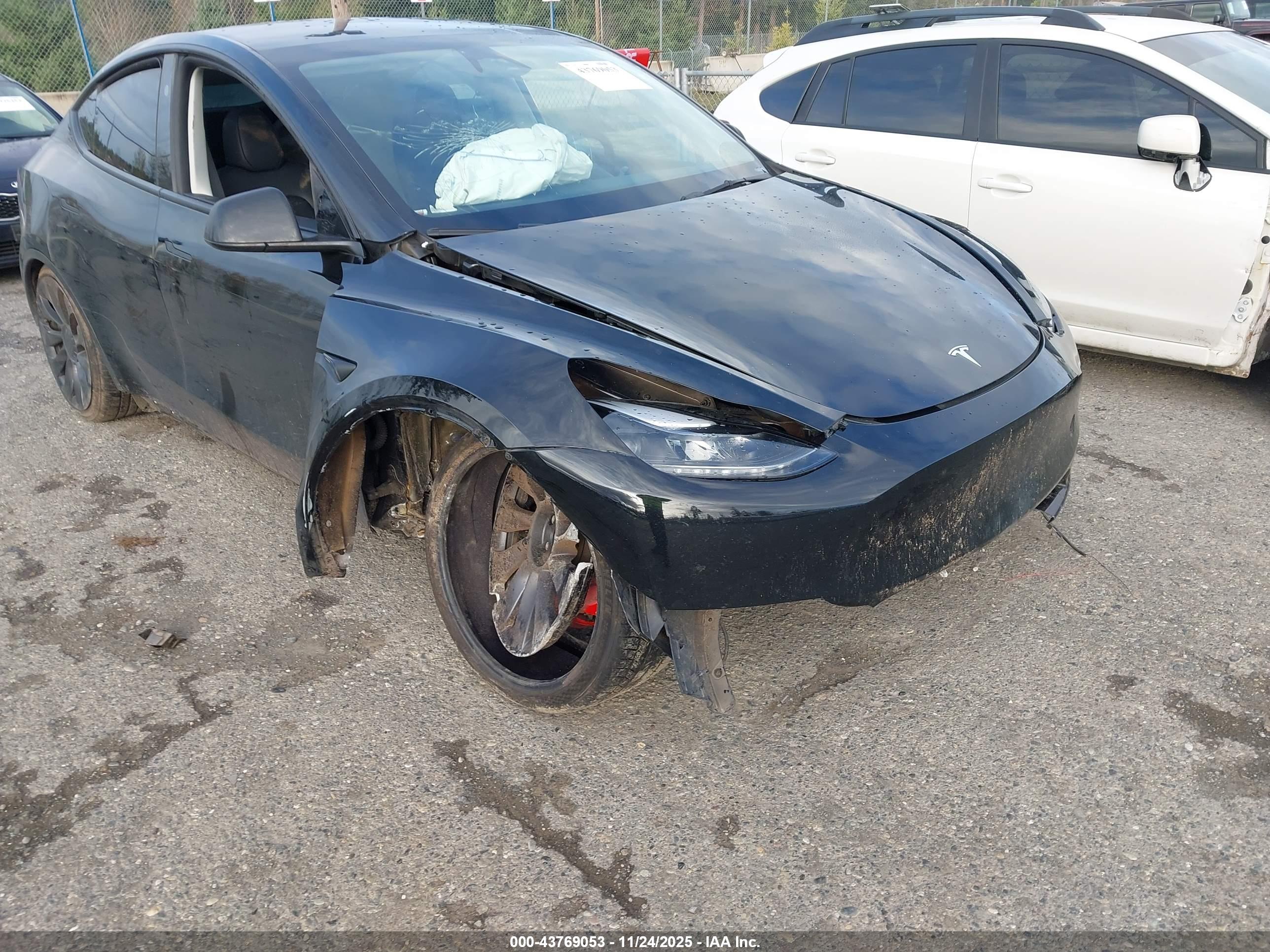 TESLA MODEL image 6