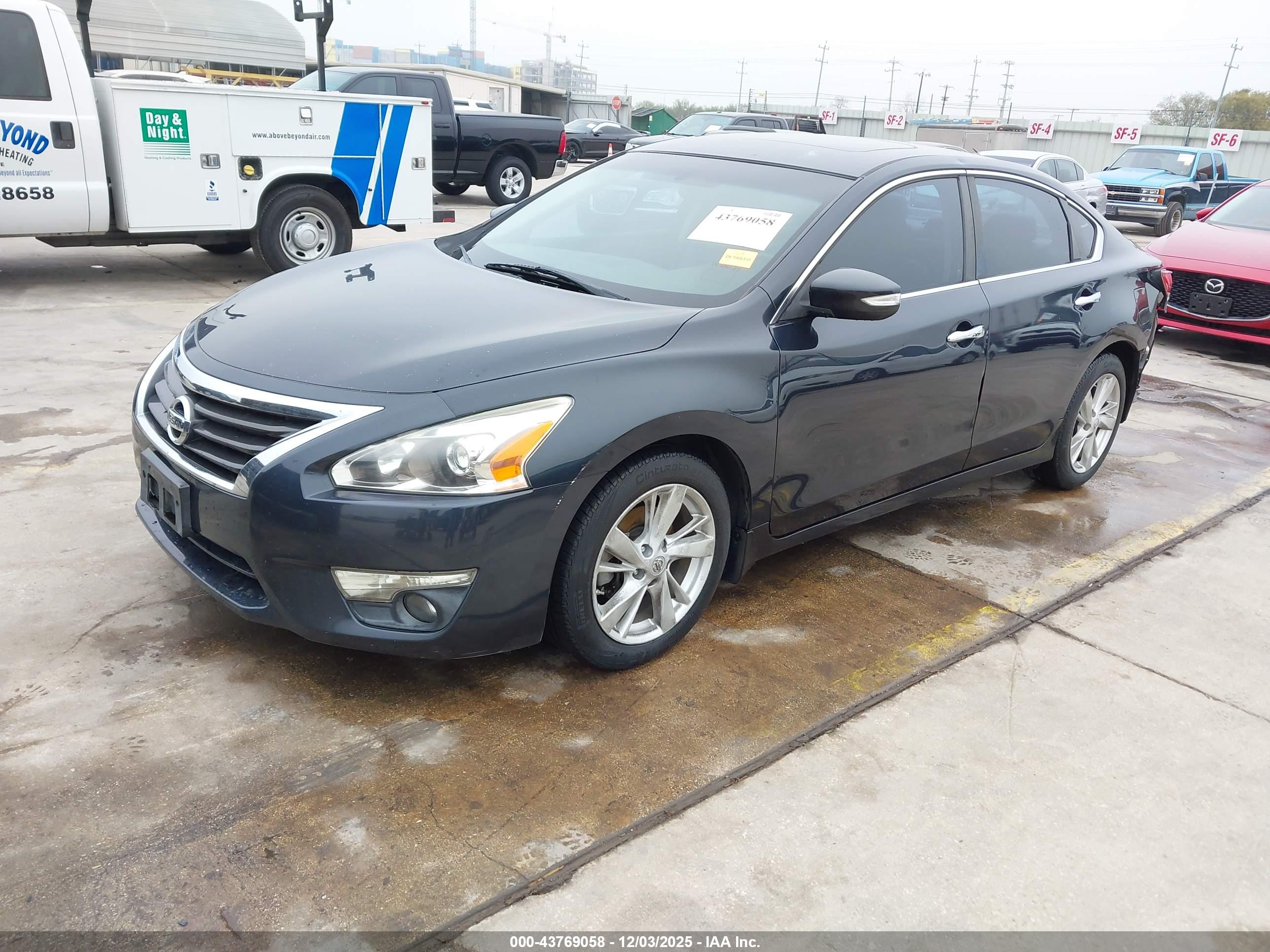 NISSAN ALTIMA image 2