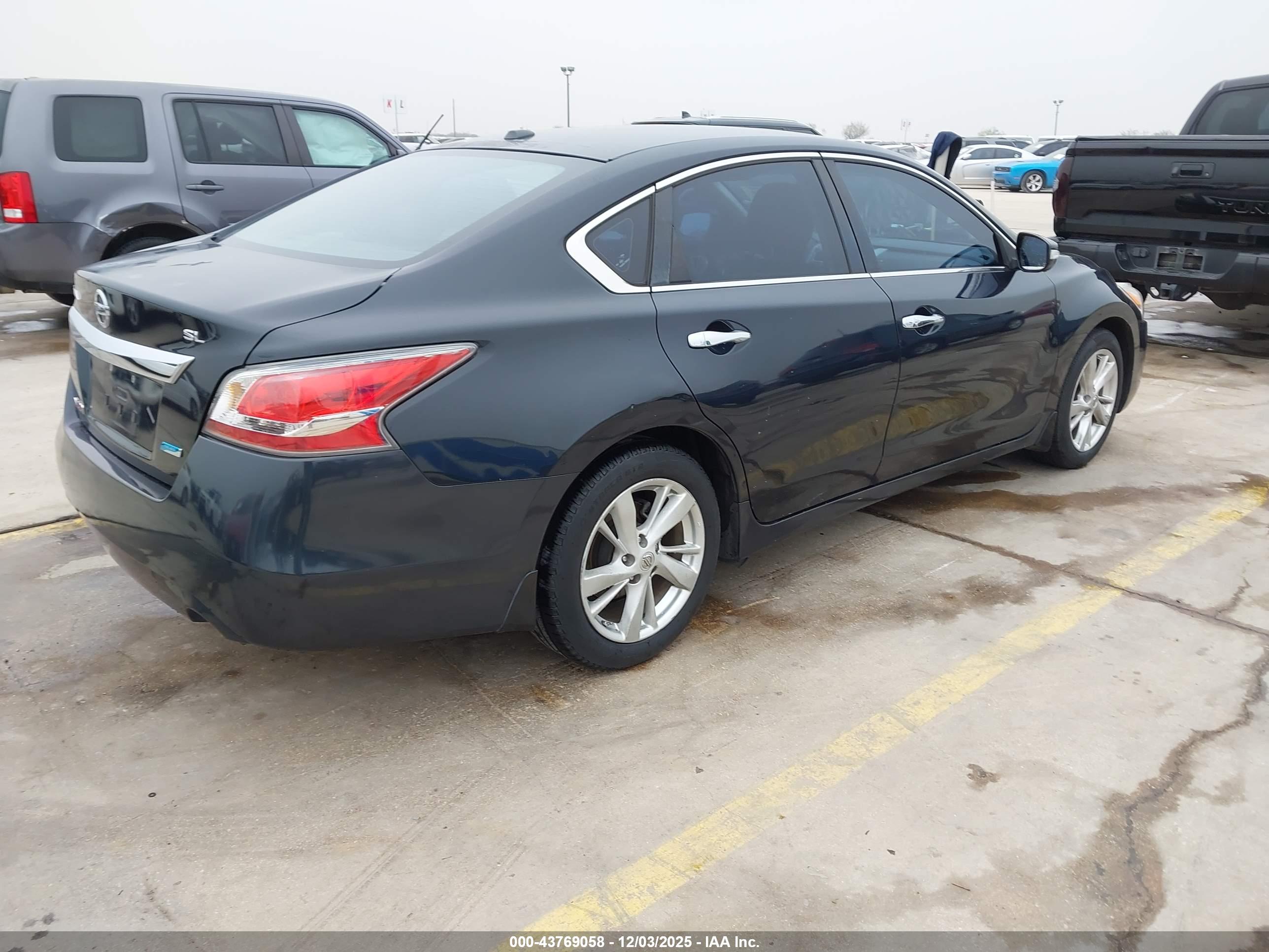 NISSAN ALTIMA image 4