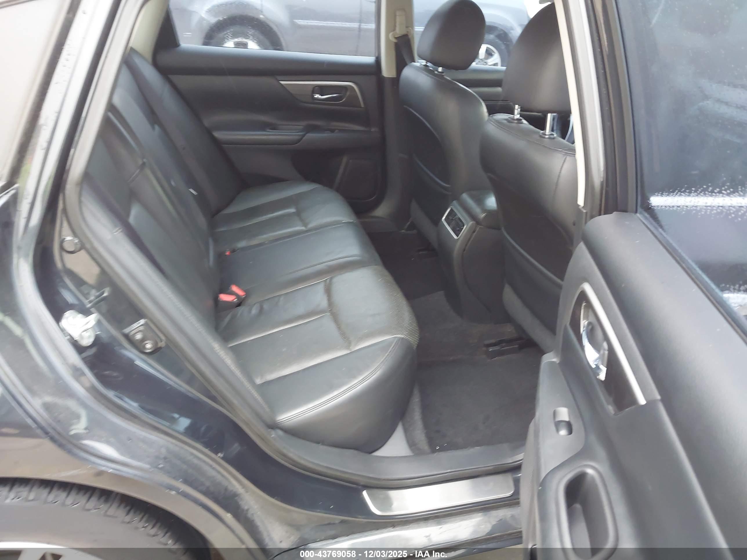 NISSAN ALTIMA image 8
