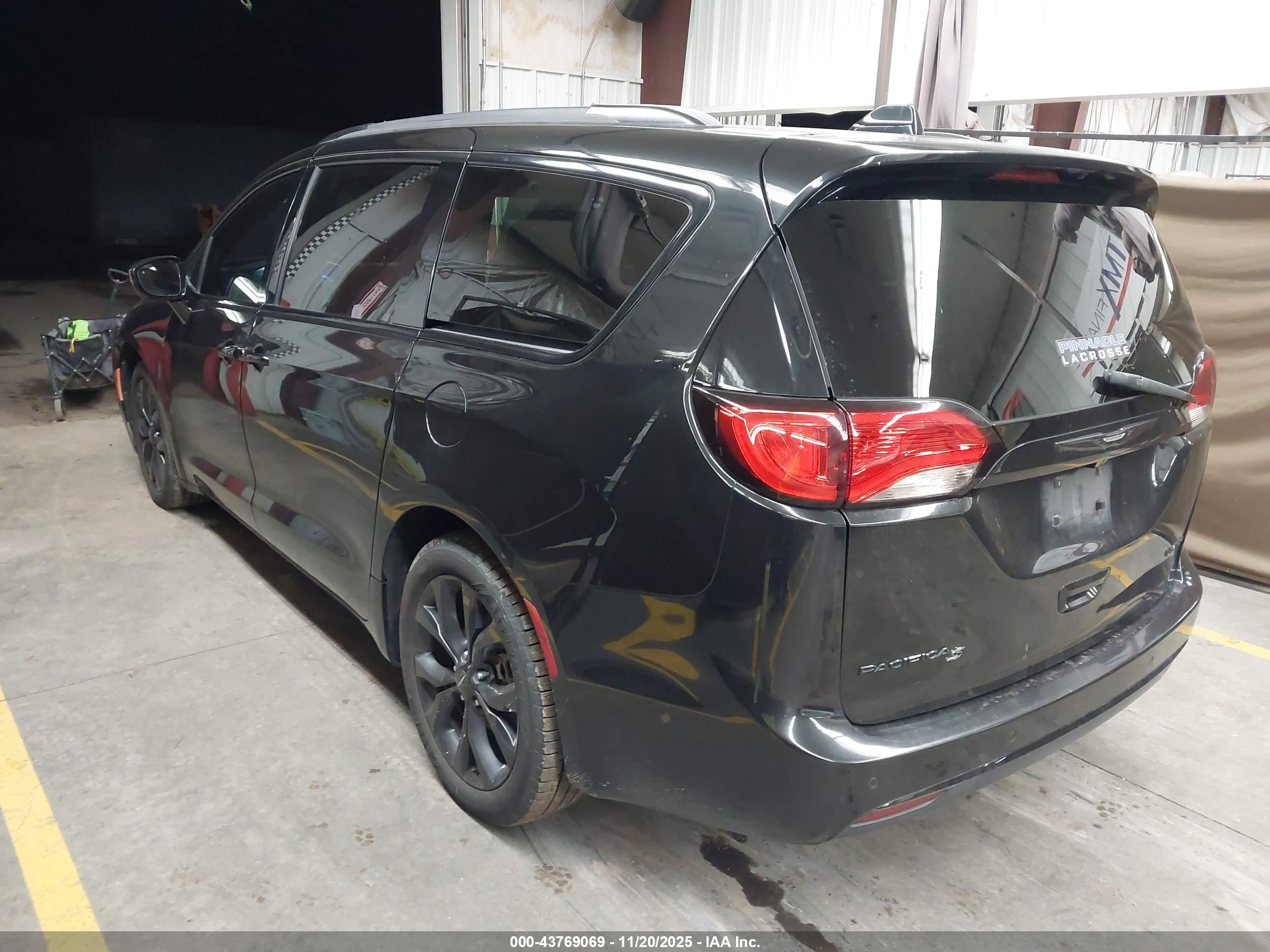 CHRYSLER PACIFICA image 3