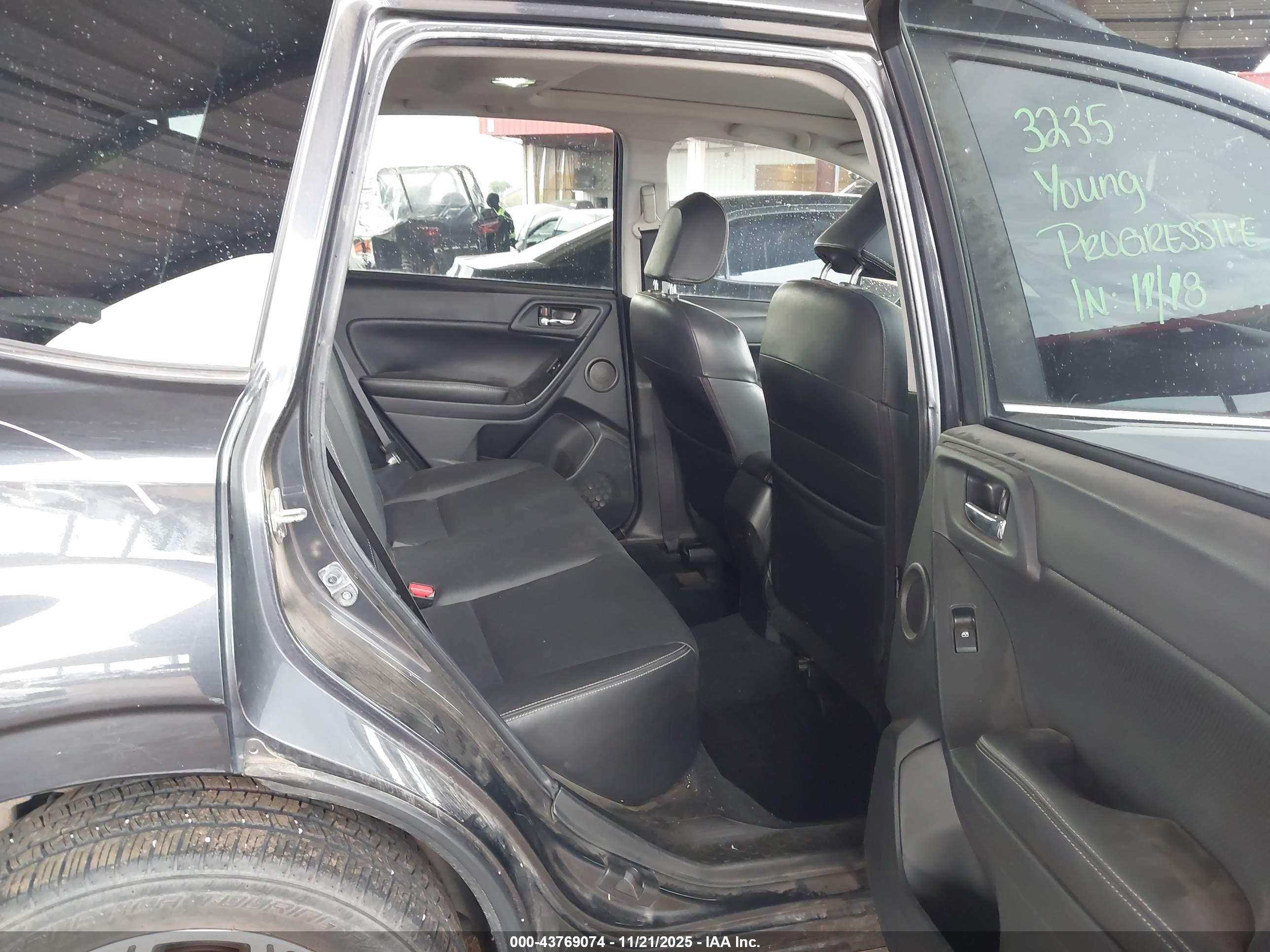 SUBARU FORESTER image 8
