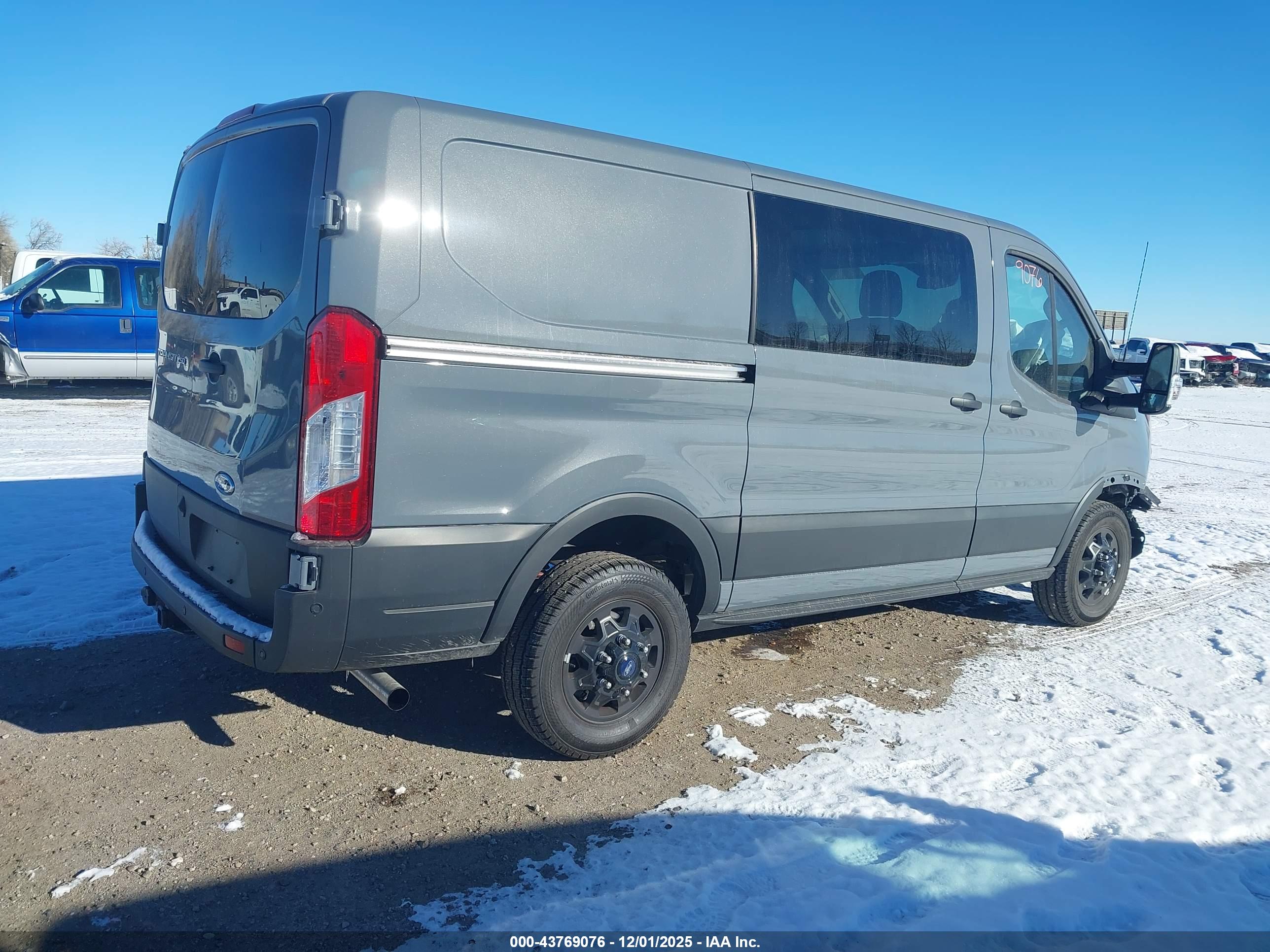 FORD TRANSIT-250 image 4