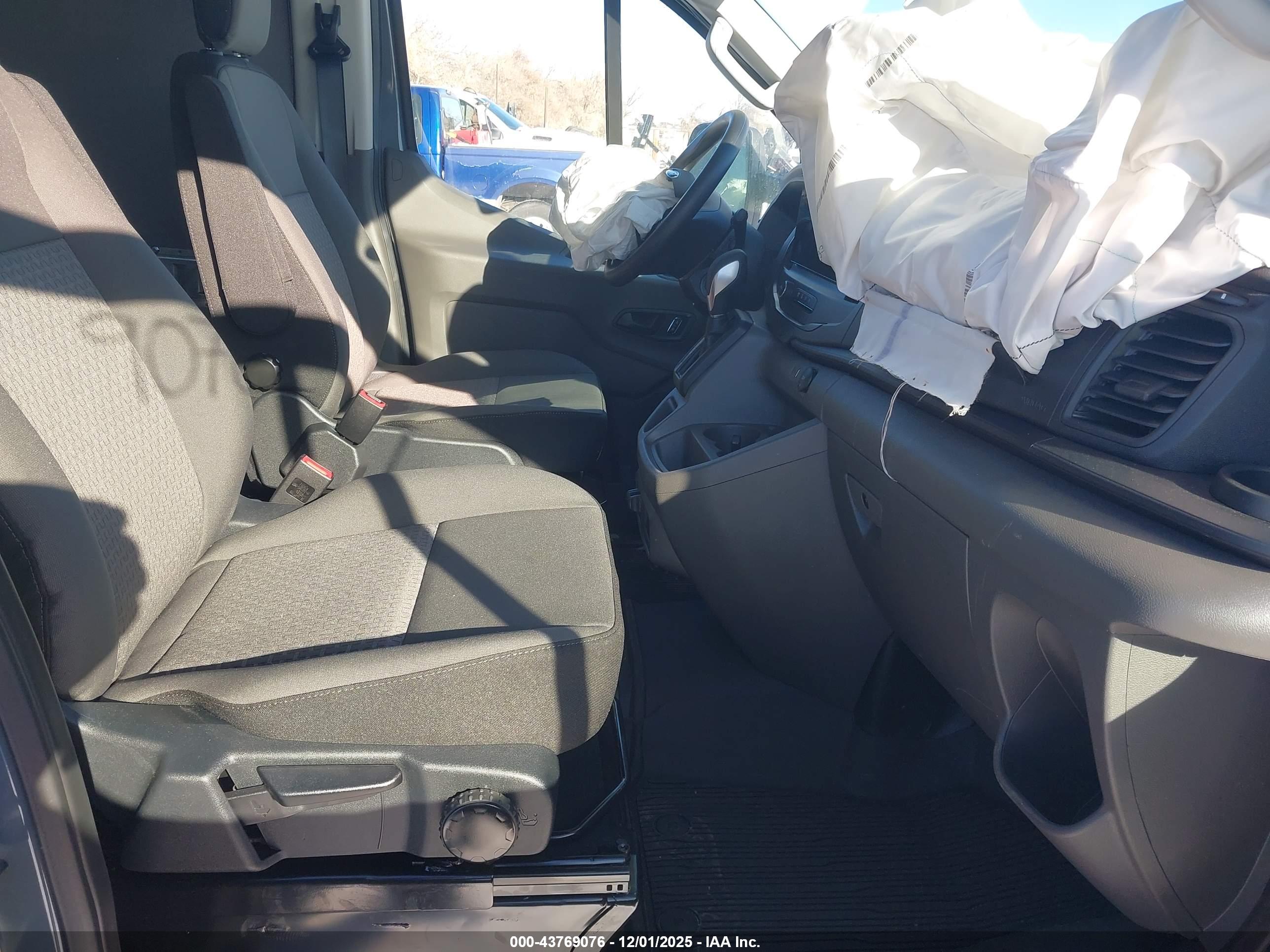 FORD TRANSIT-250 image 5