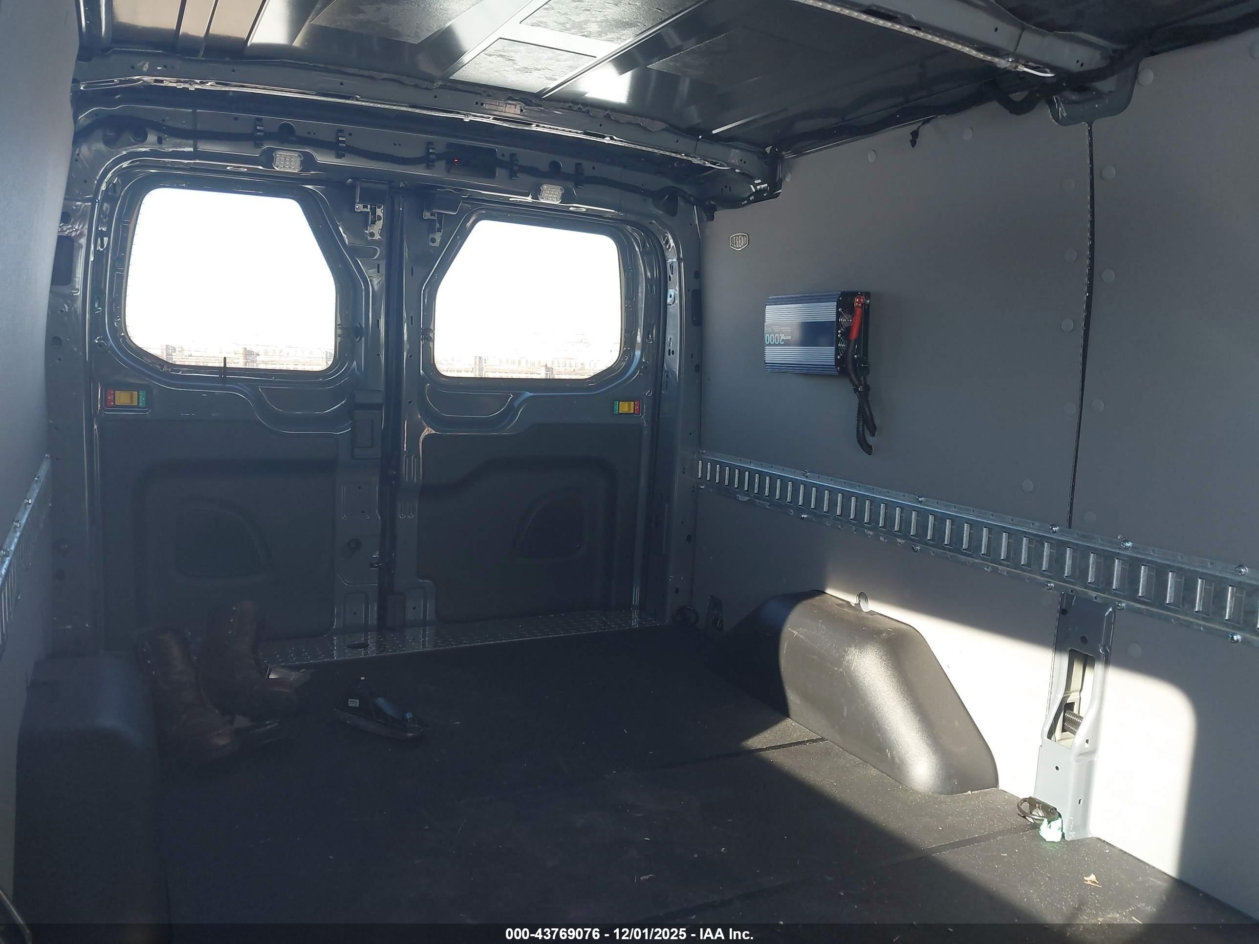 FORD TRANSIT-250 image 8