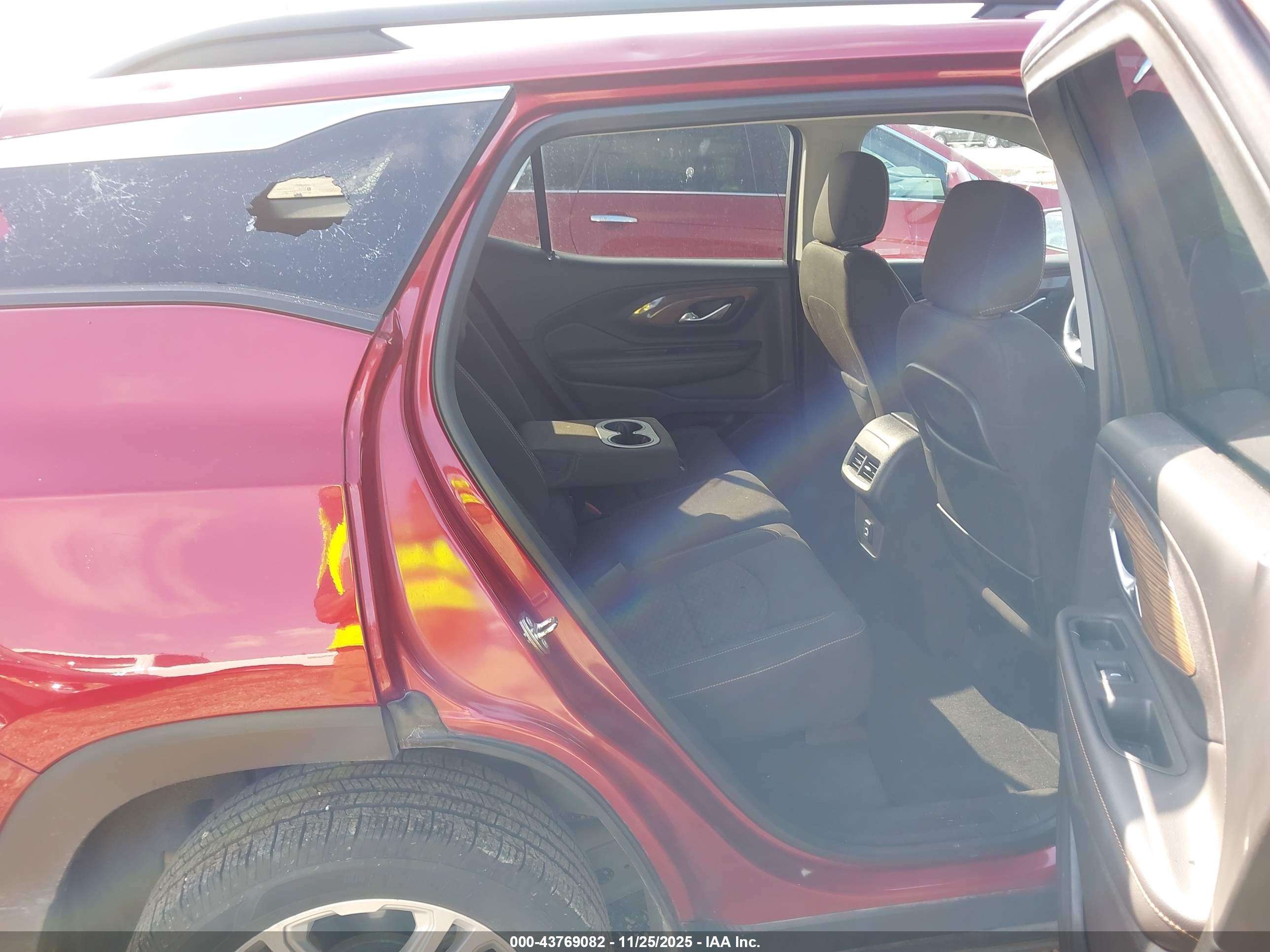 GMC TERRAIN image 8