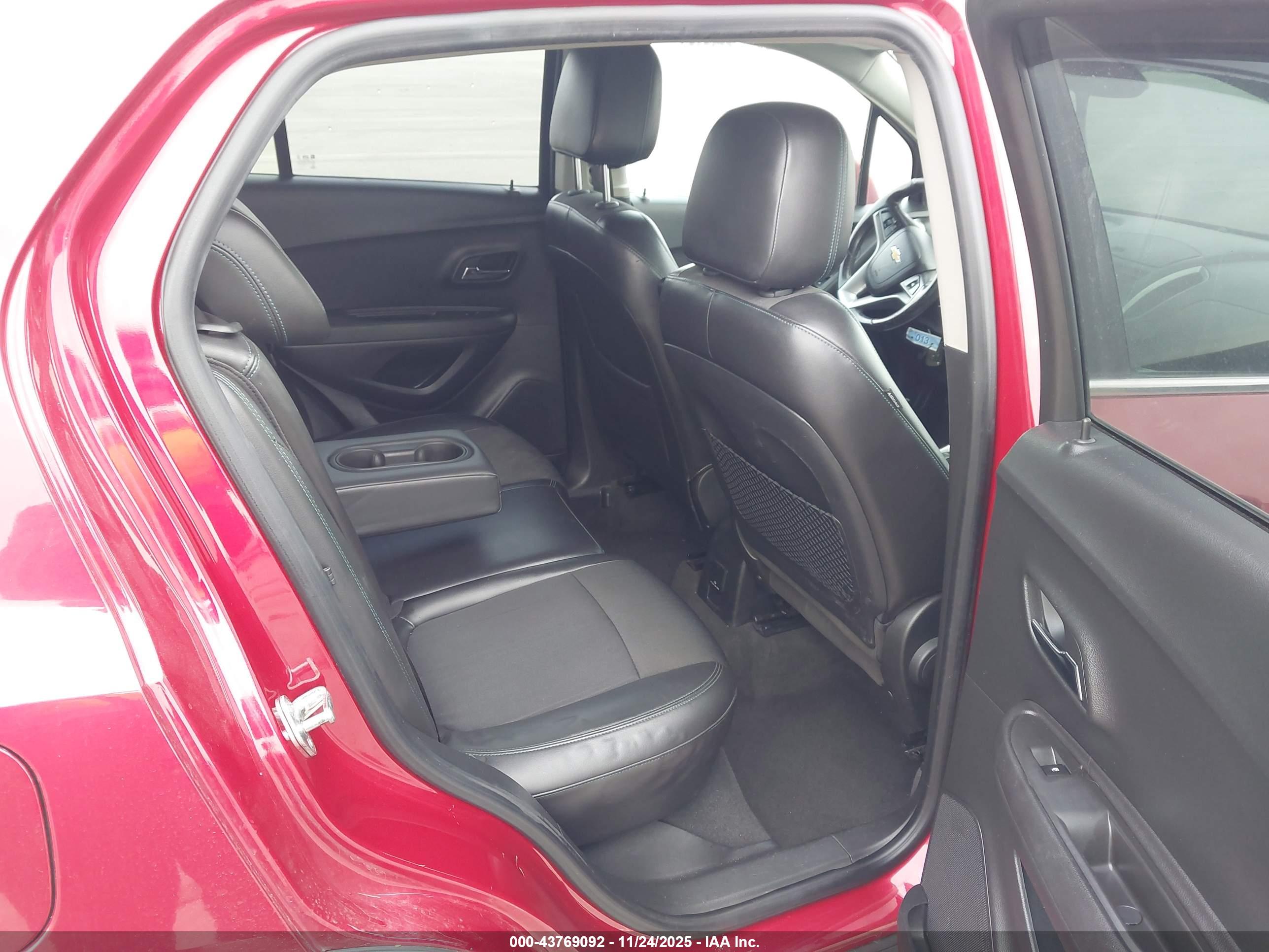 CHEVROLET TRAX image 8