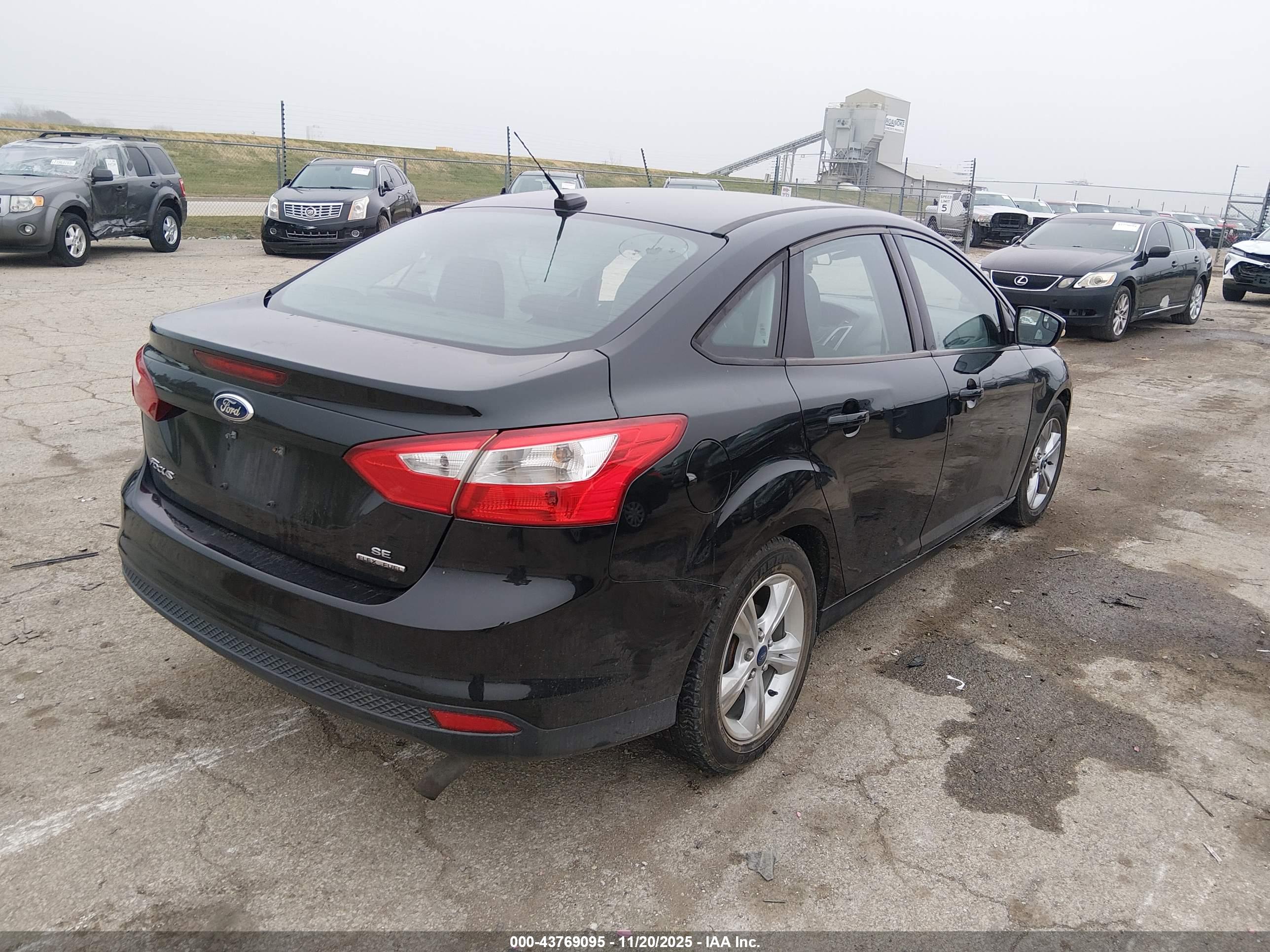 FORD FOCUS image 4