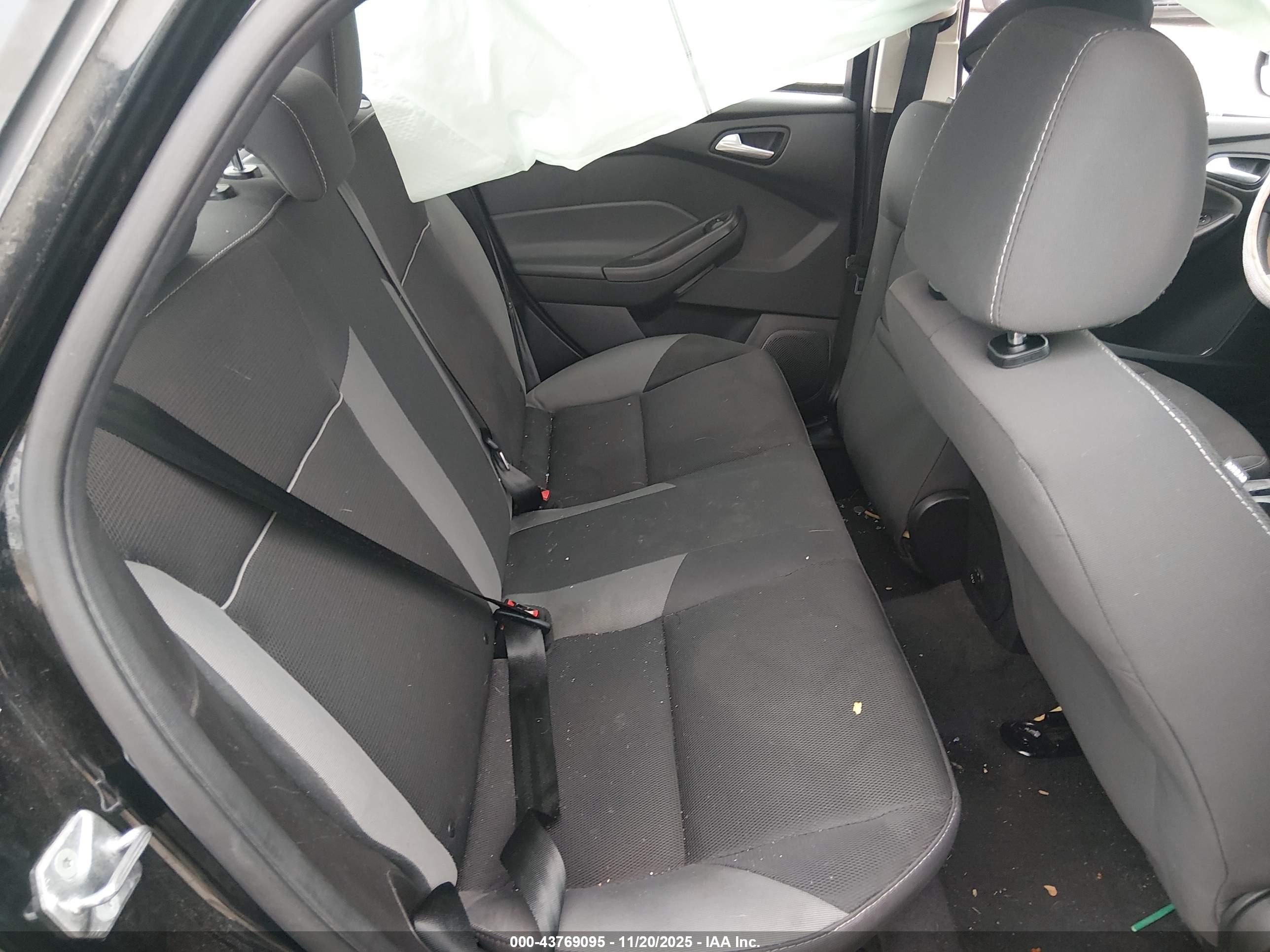 FORD FOCUS image 8