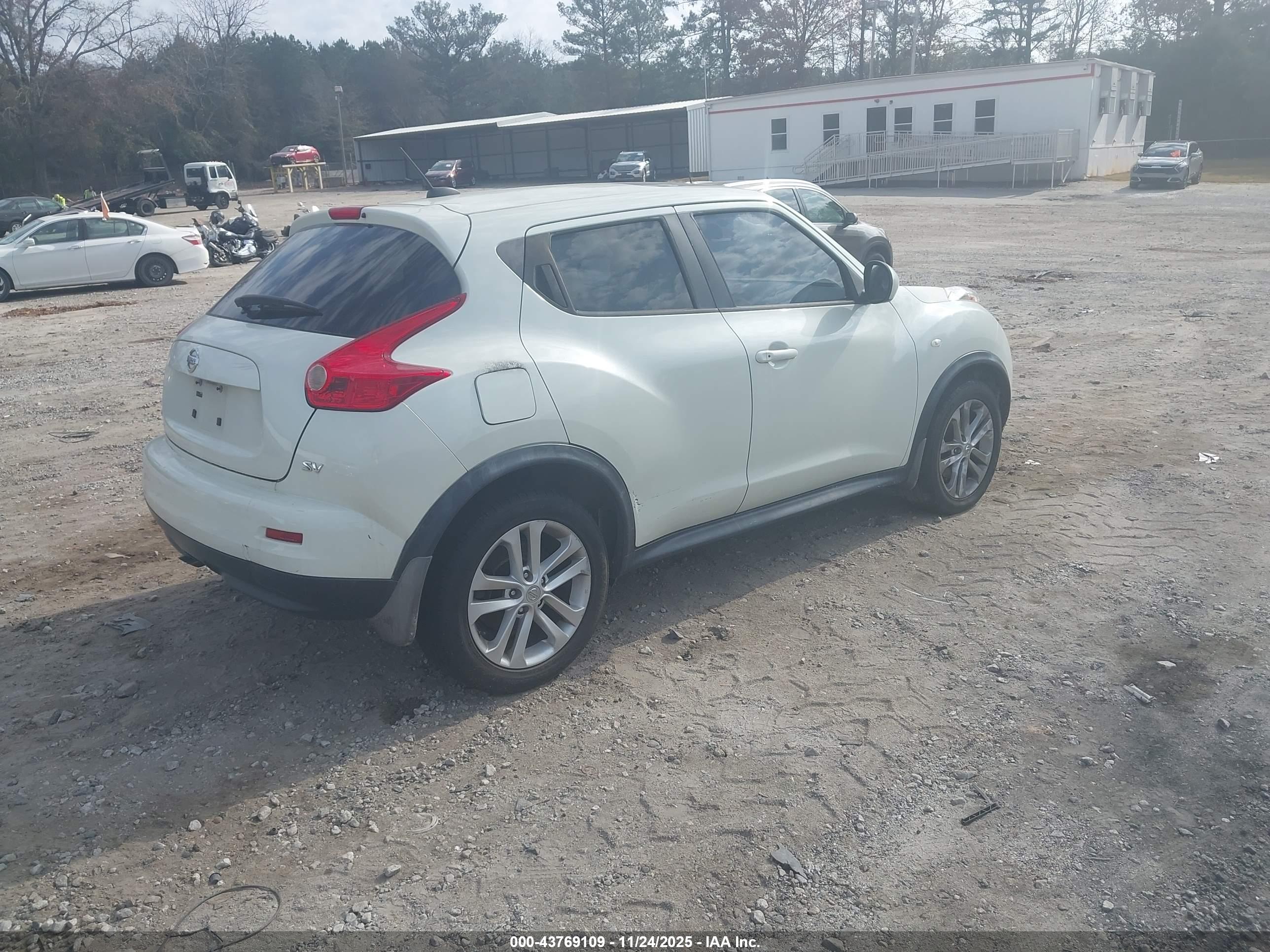 NISSAN JUKE image 4