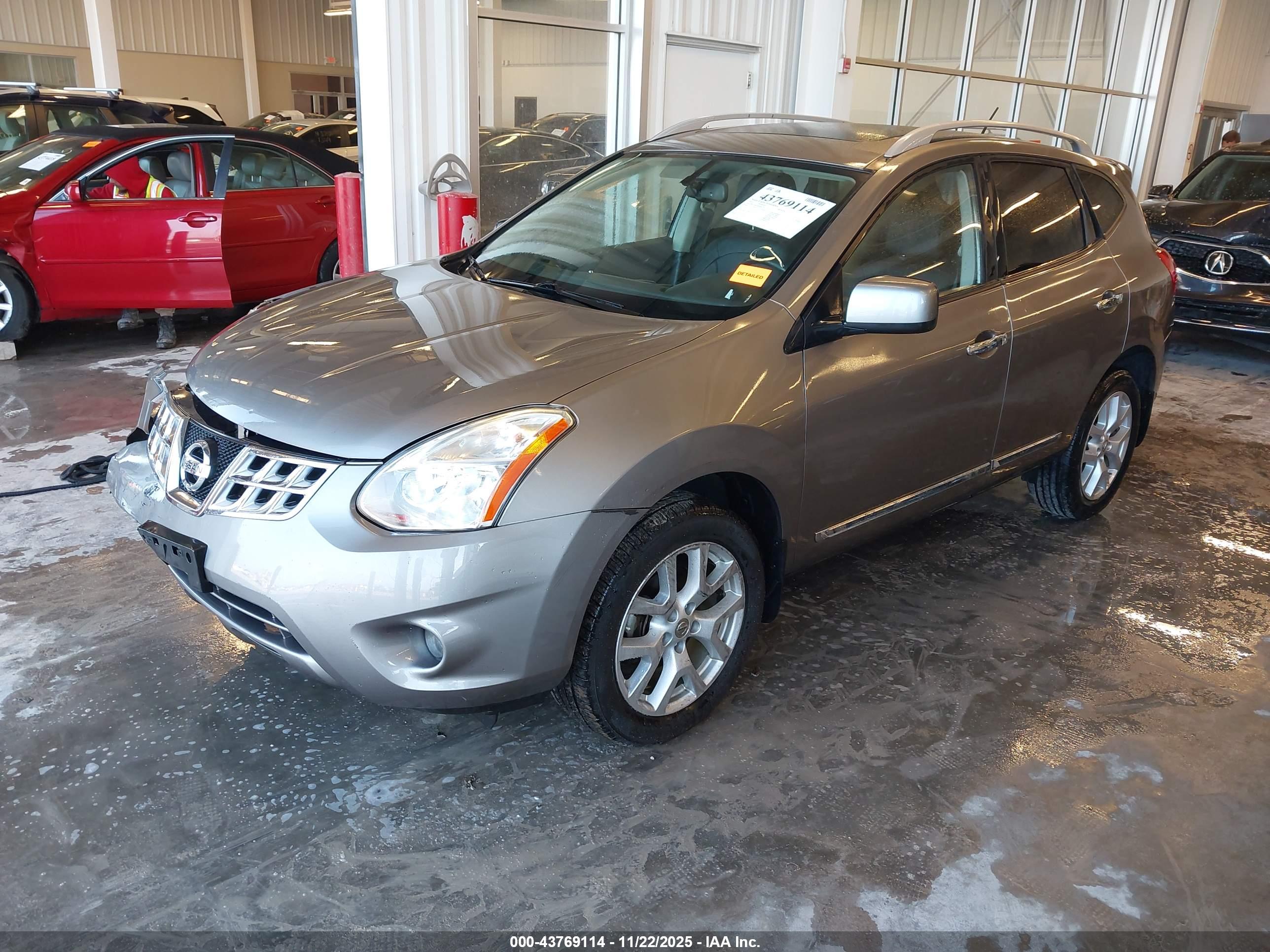 NISSAN ROGUE image 2