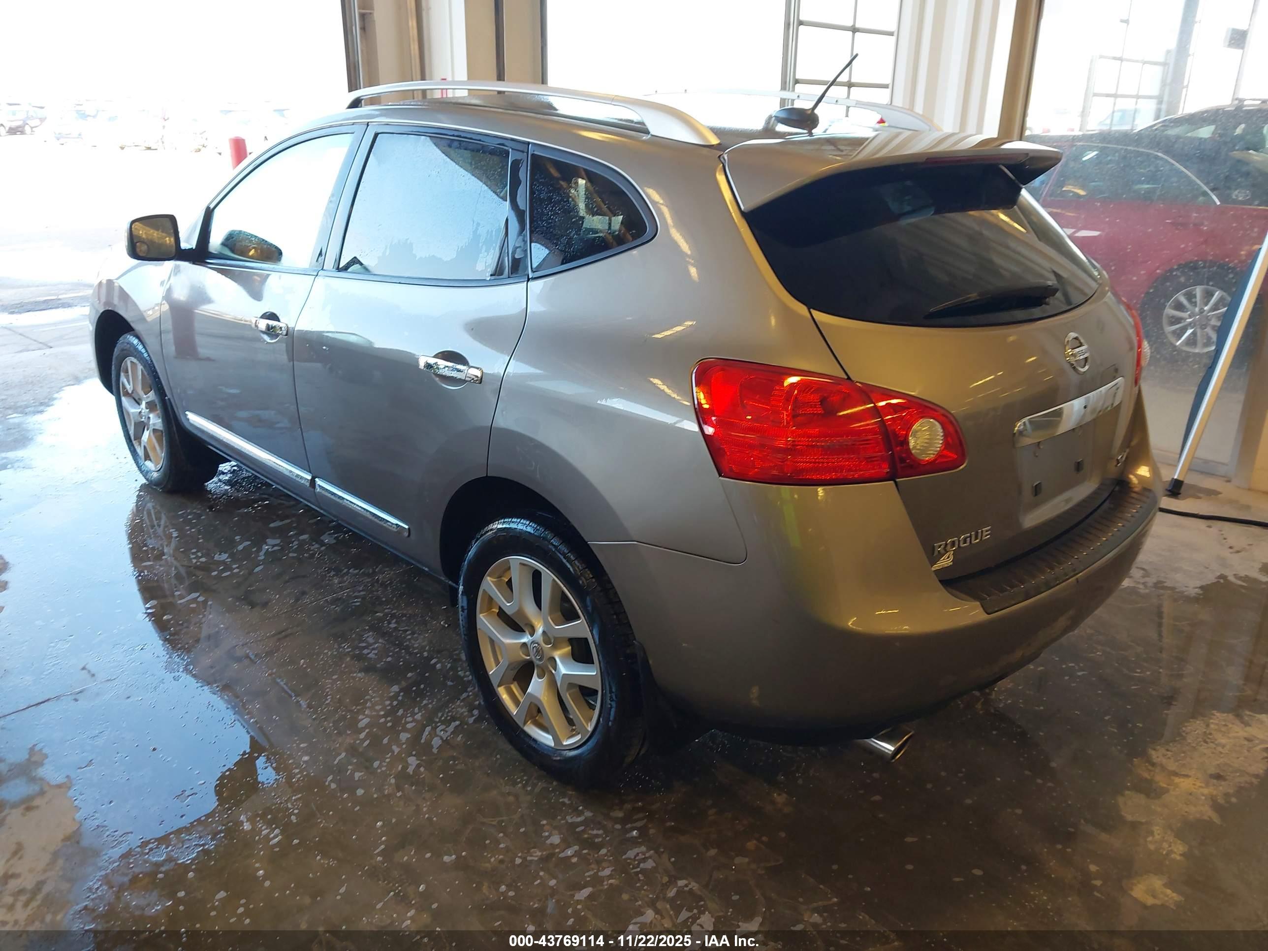 NISSAN ROGUE image 3