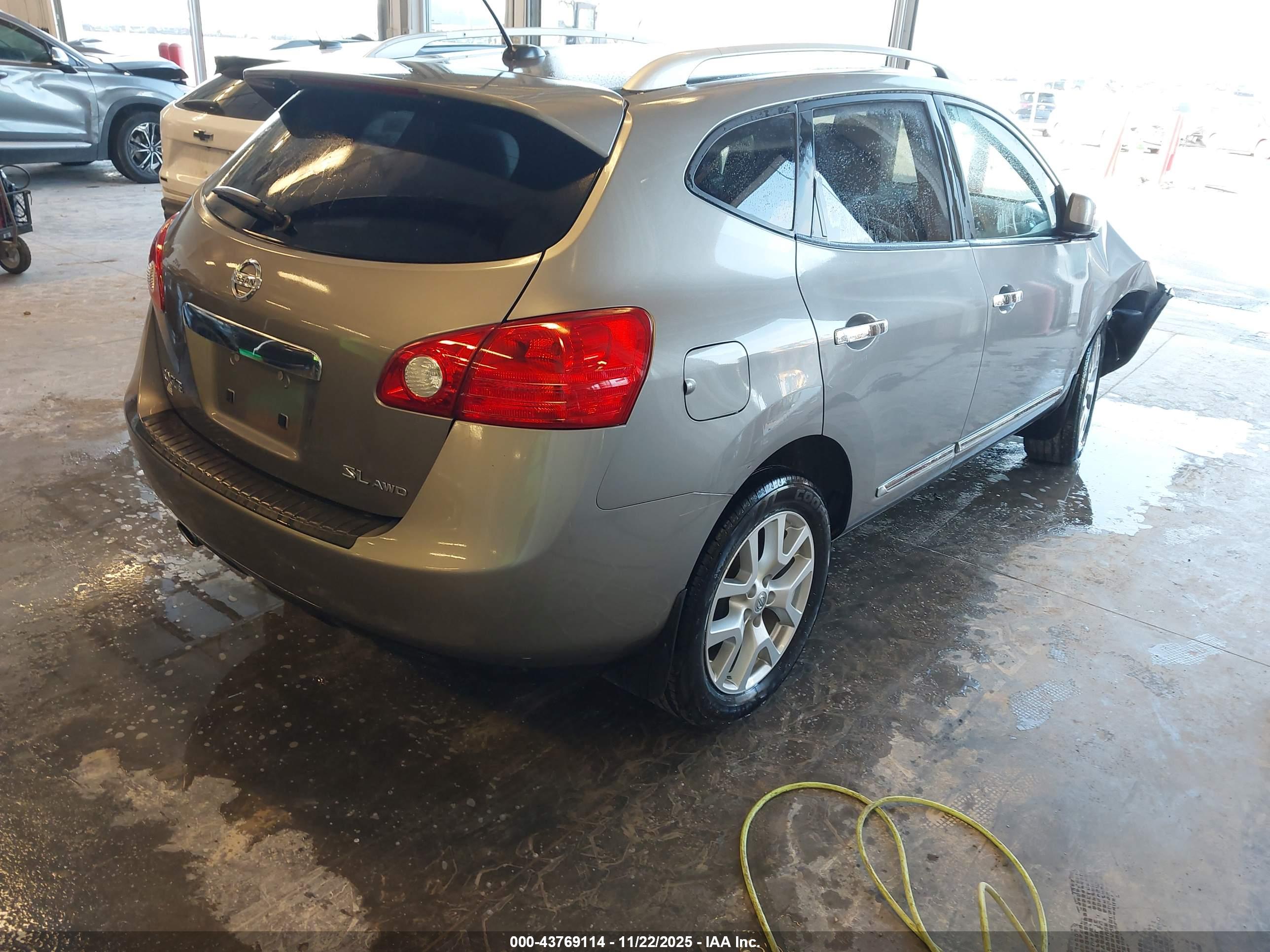 NISSAN ROGUE image 4