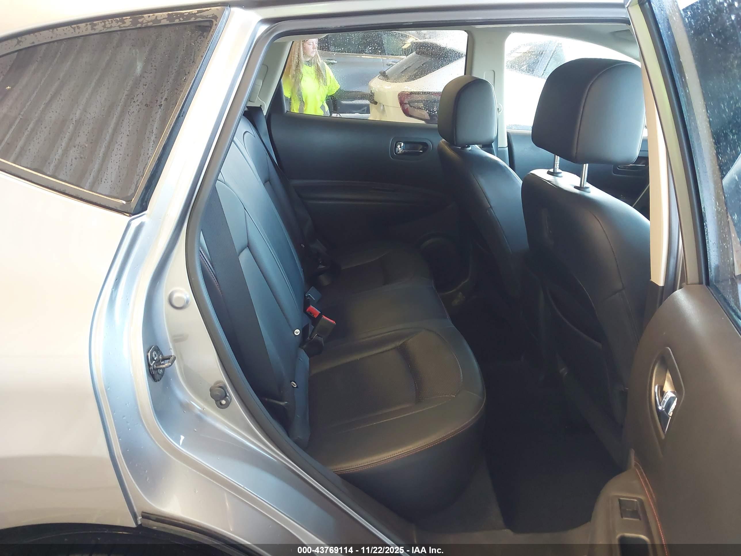 NISSAN ROGUE image 8