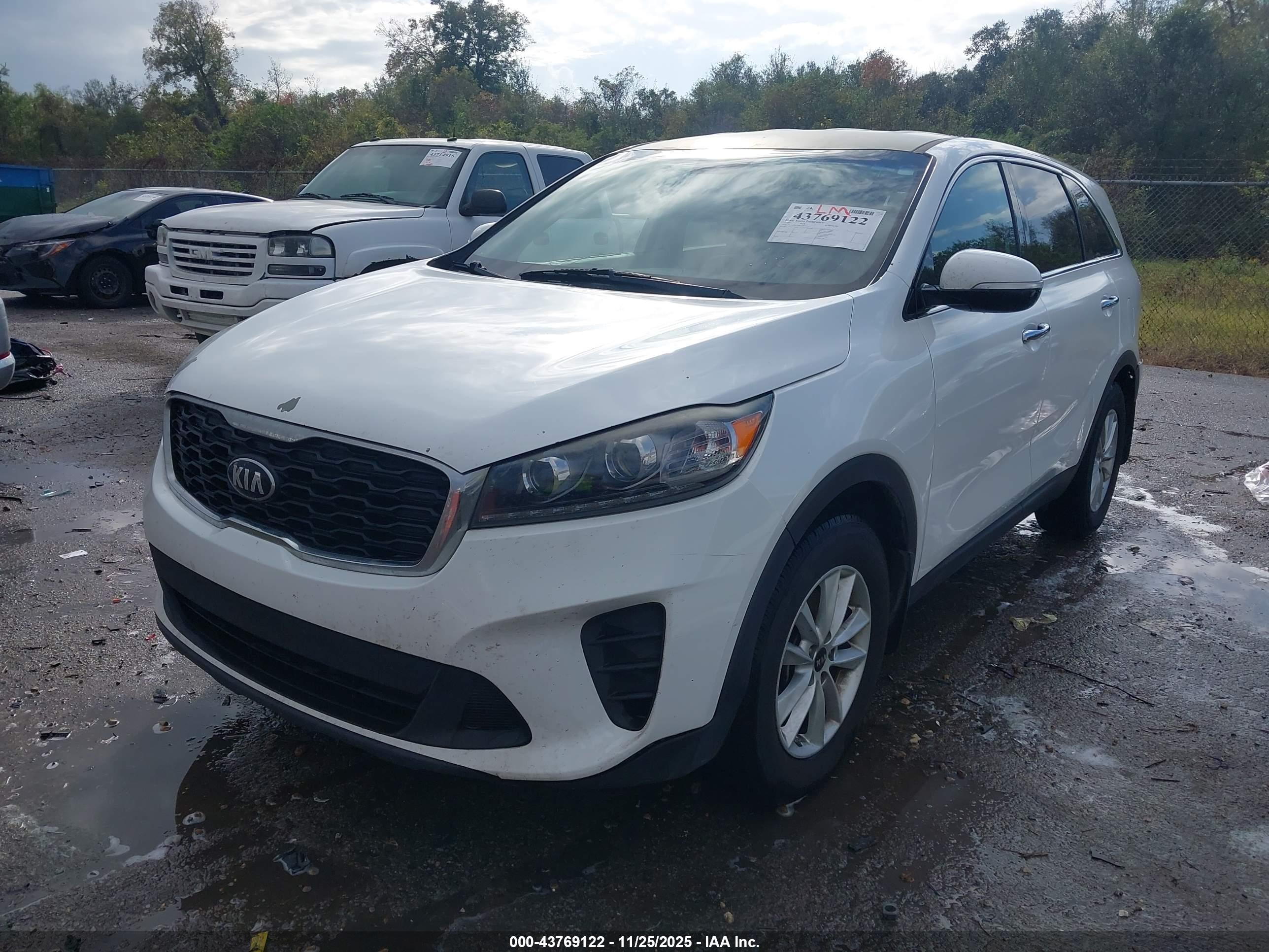 KIA SORENTO image 2