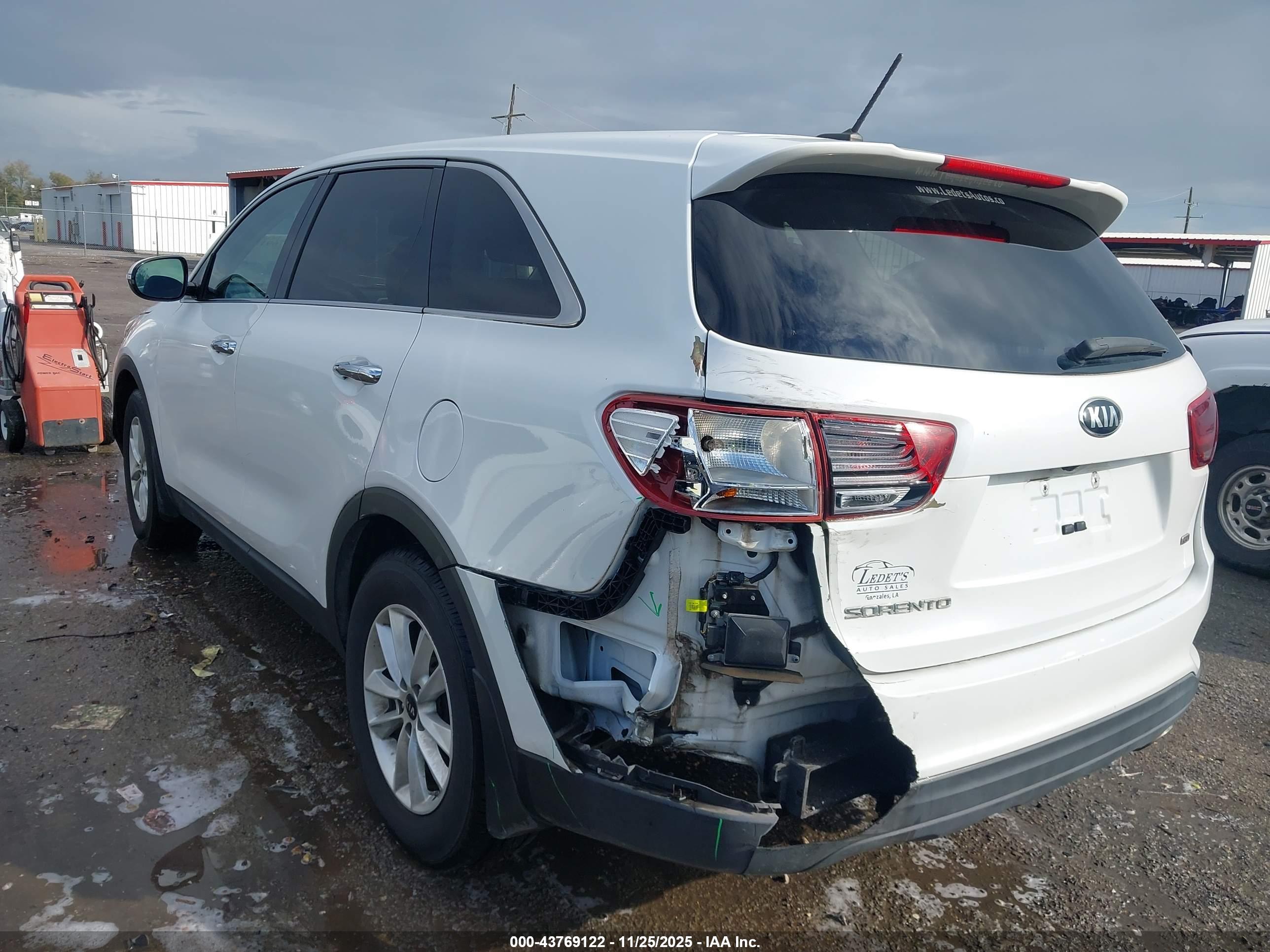 KIA SORENTO image 3