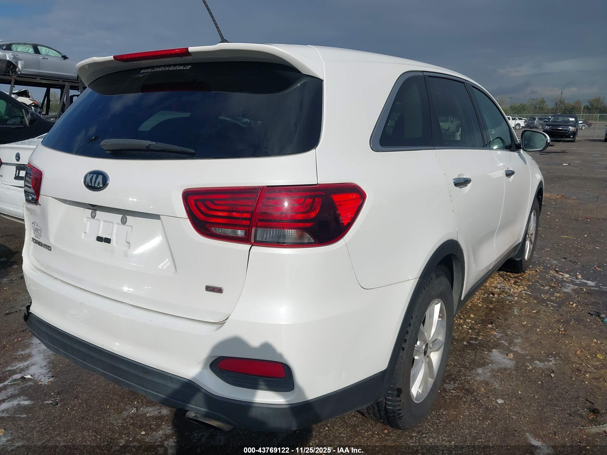 KIA SORENTO image 4