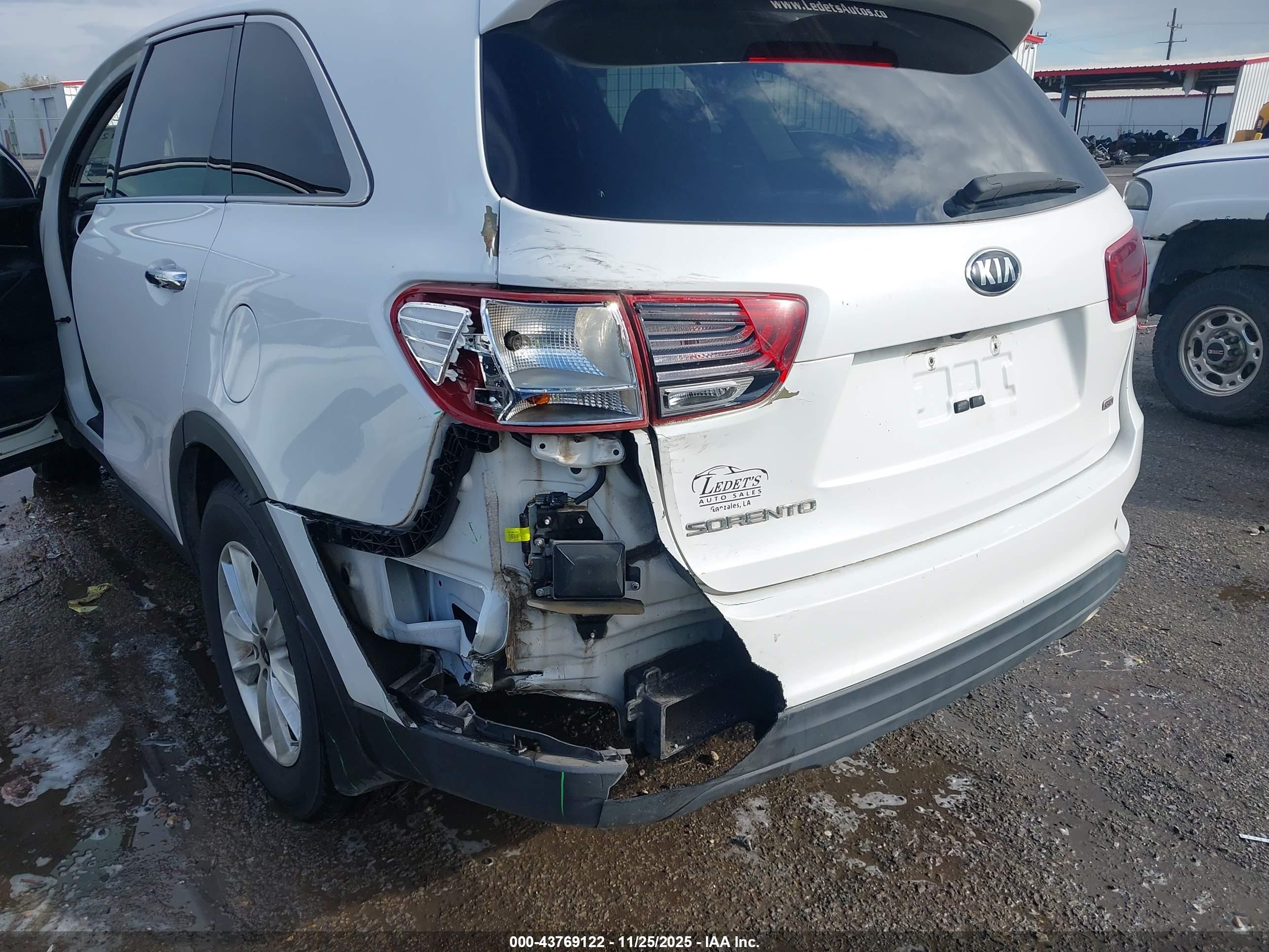 KIA SORENTO image 6
