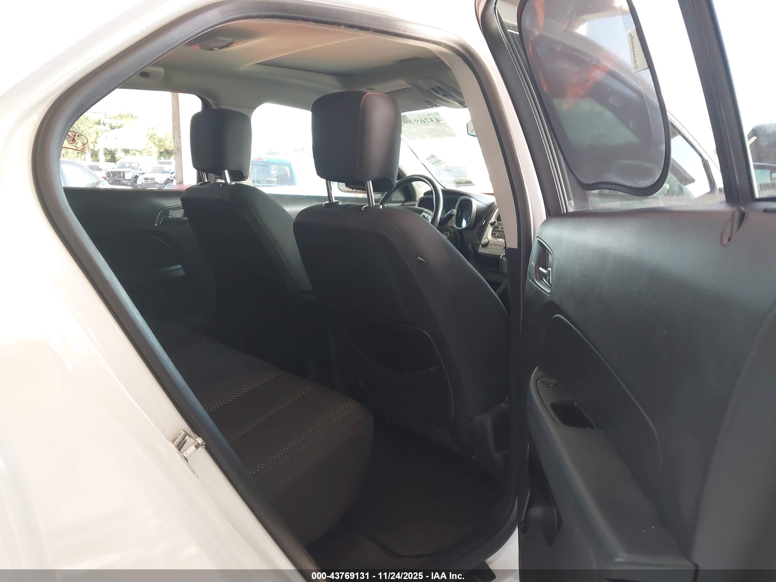 CHEVROLET EQUINOX image 8