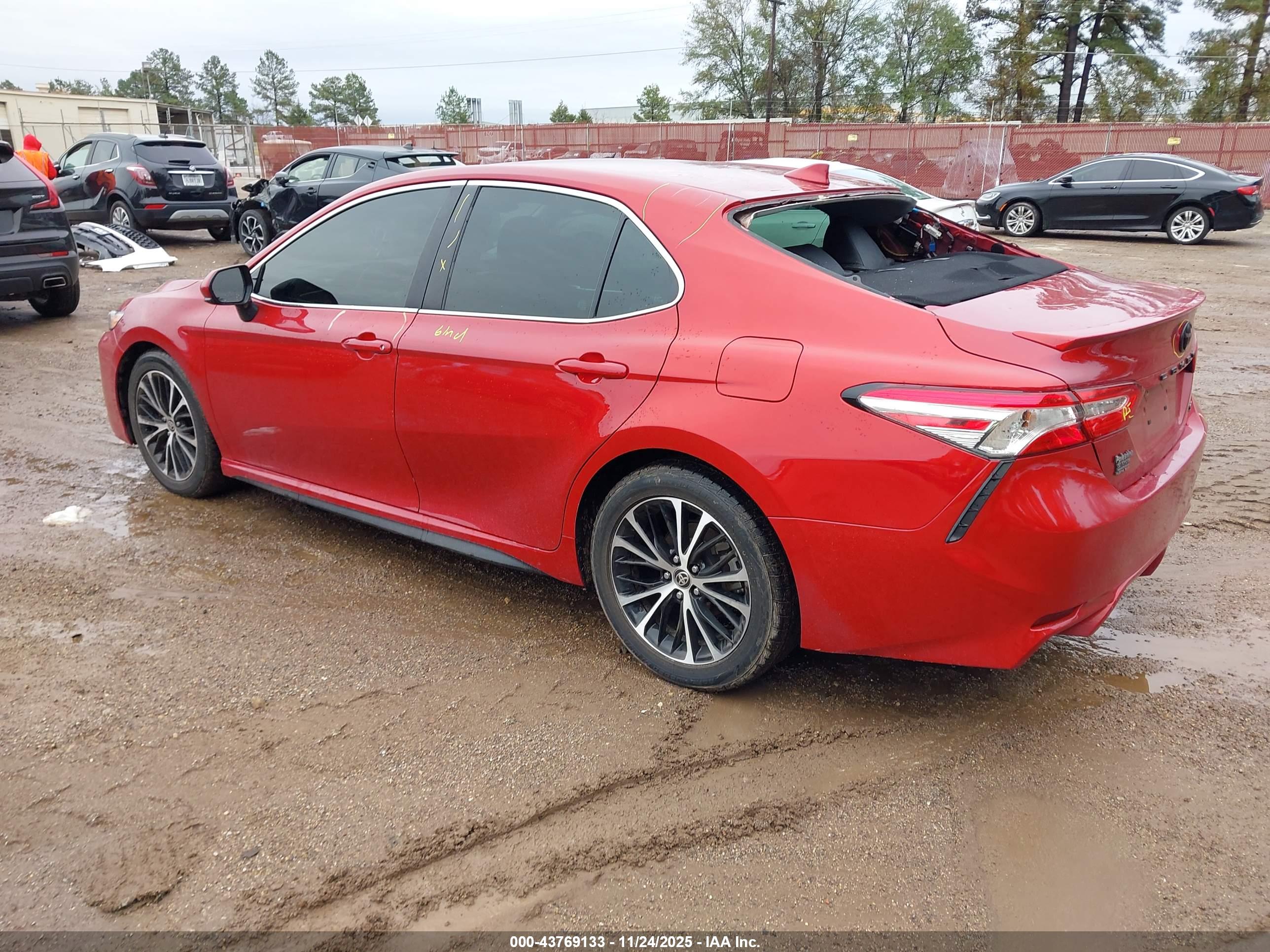 TOYOTA CAMRY image 3