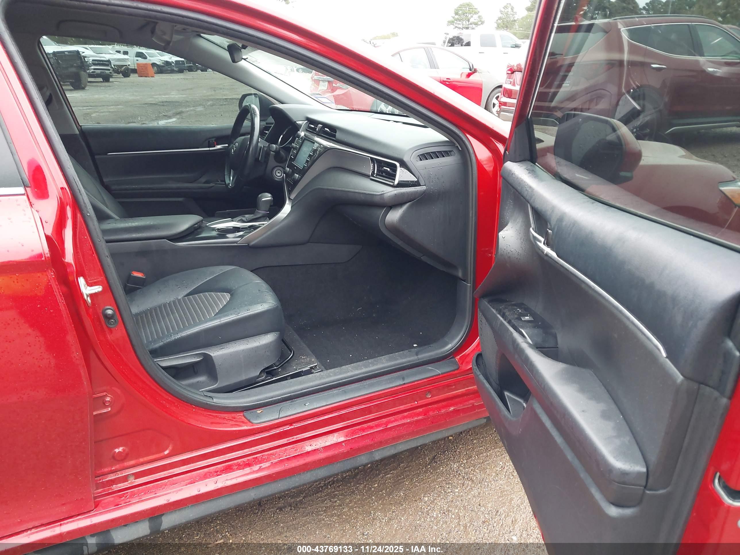TOYOTA CAMRY image 5