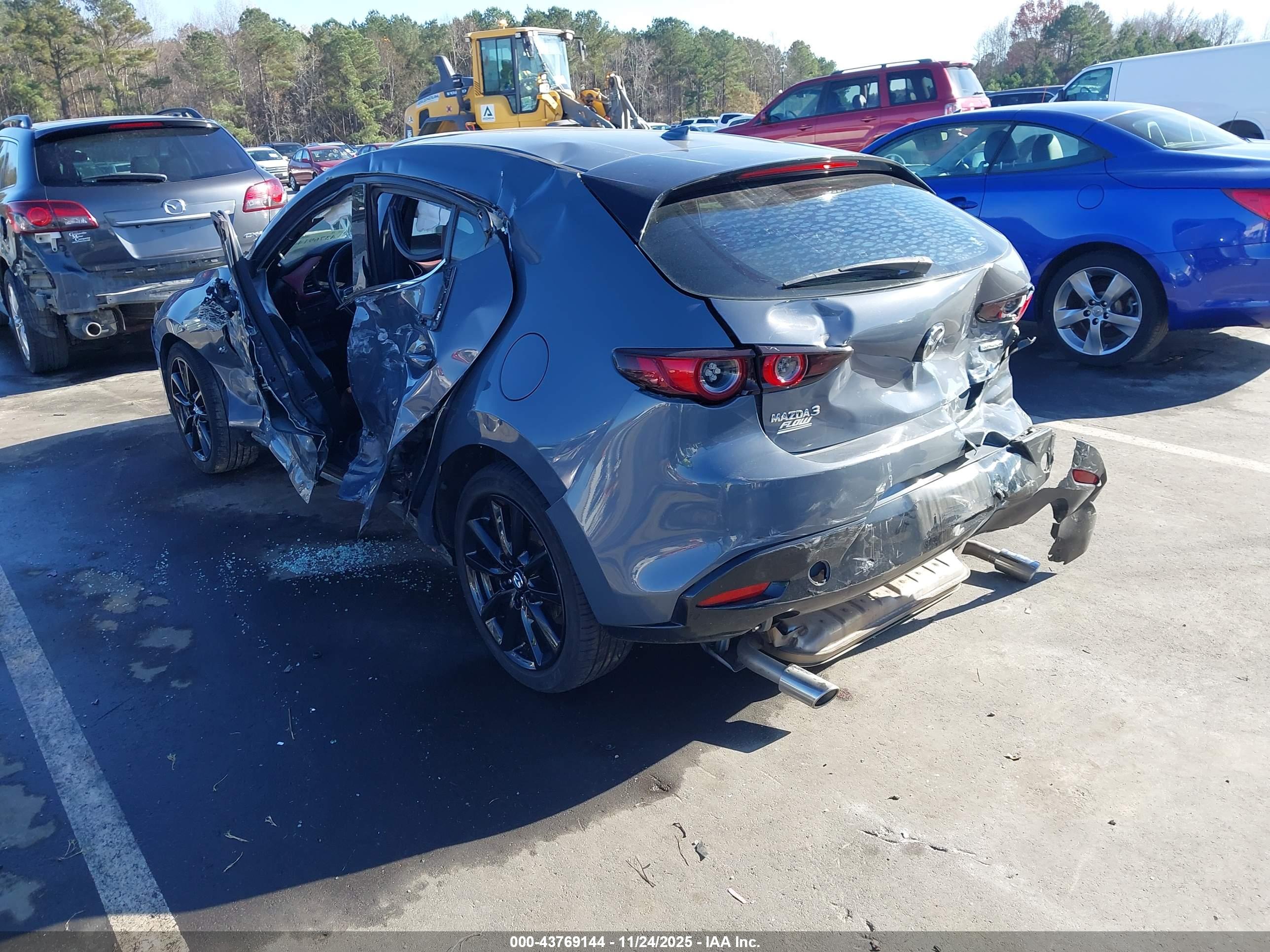 MAZDA MAZDA3 image 3