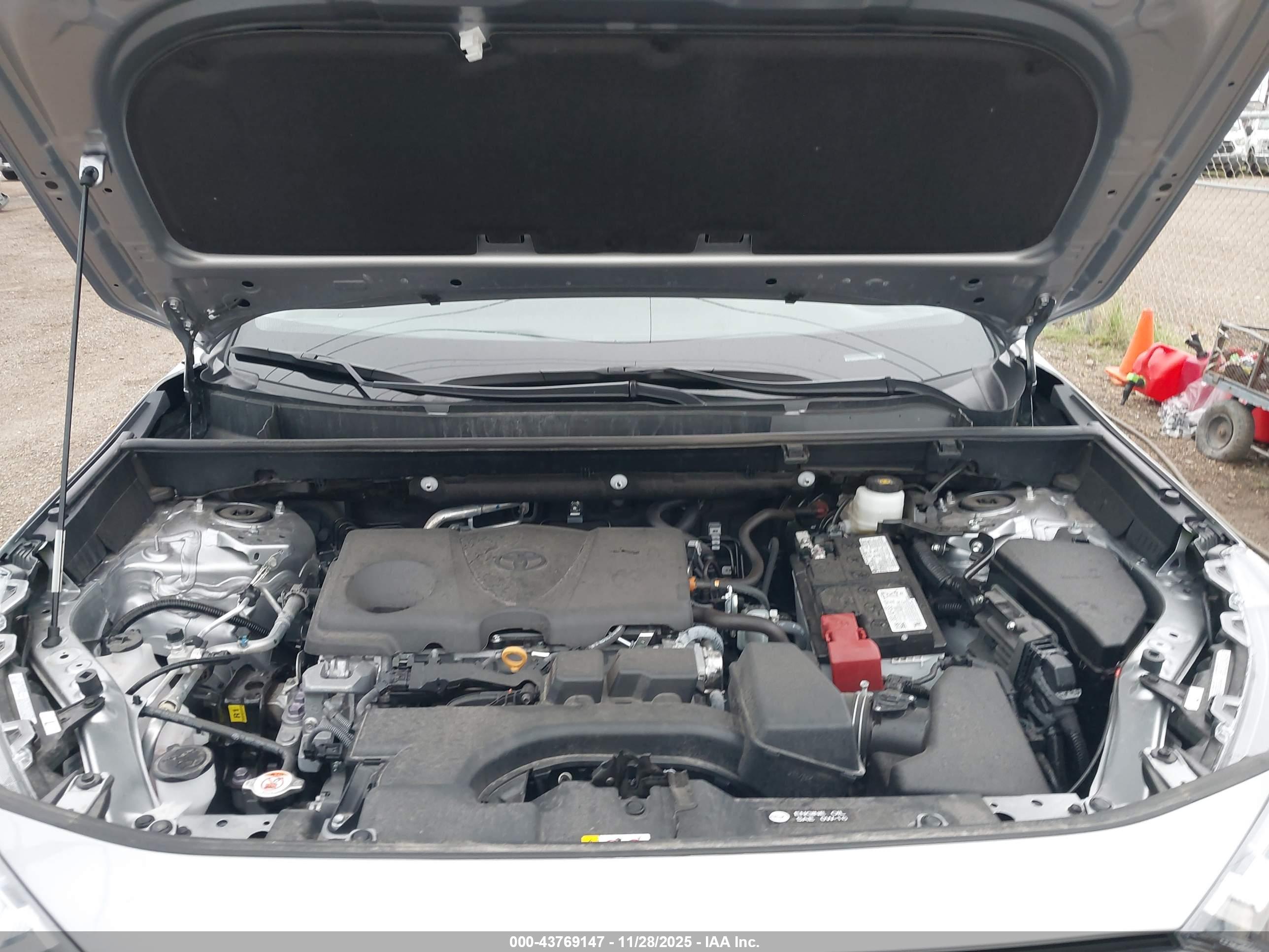 TOYOTA RAV4 image 10