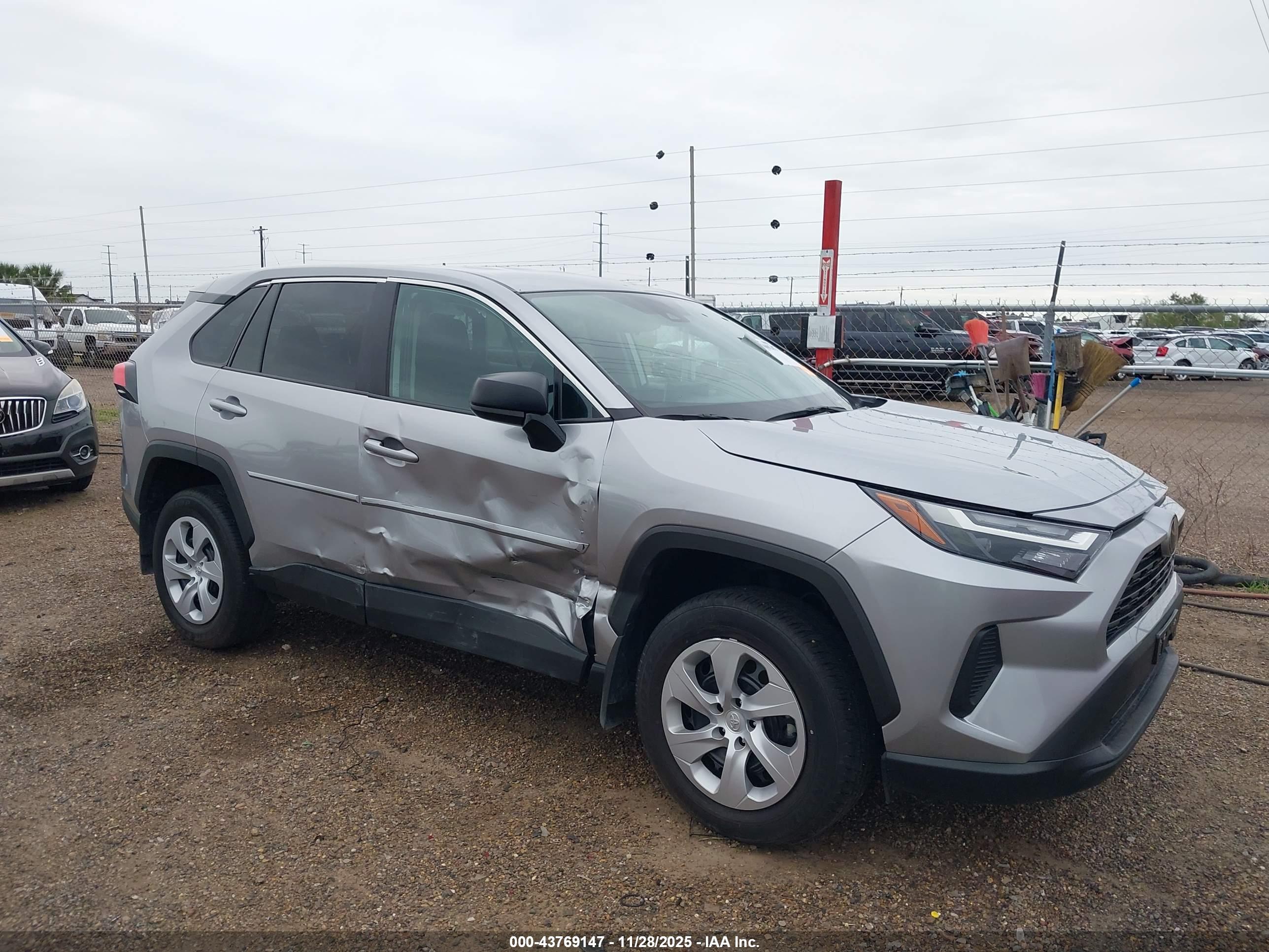 TOYOTA RAV4 image 6