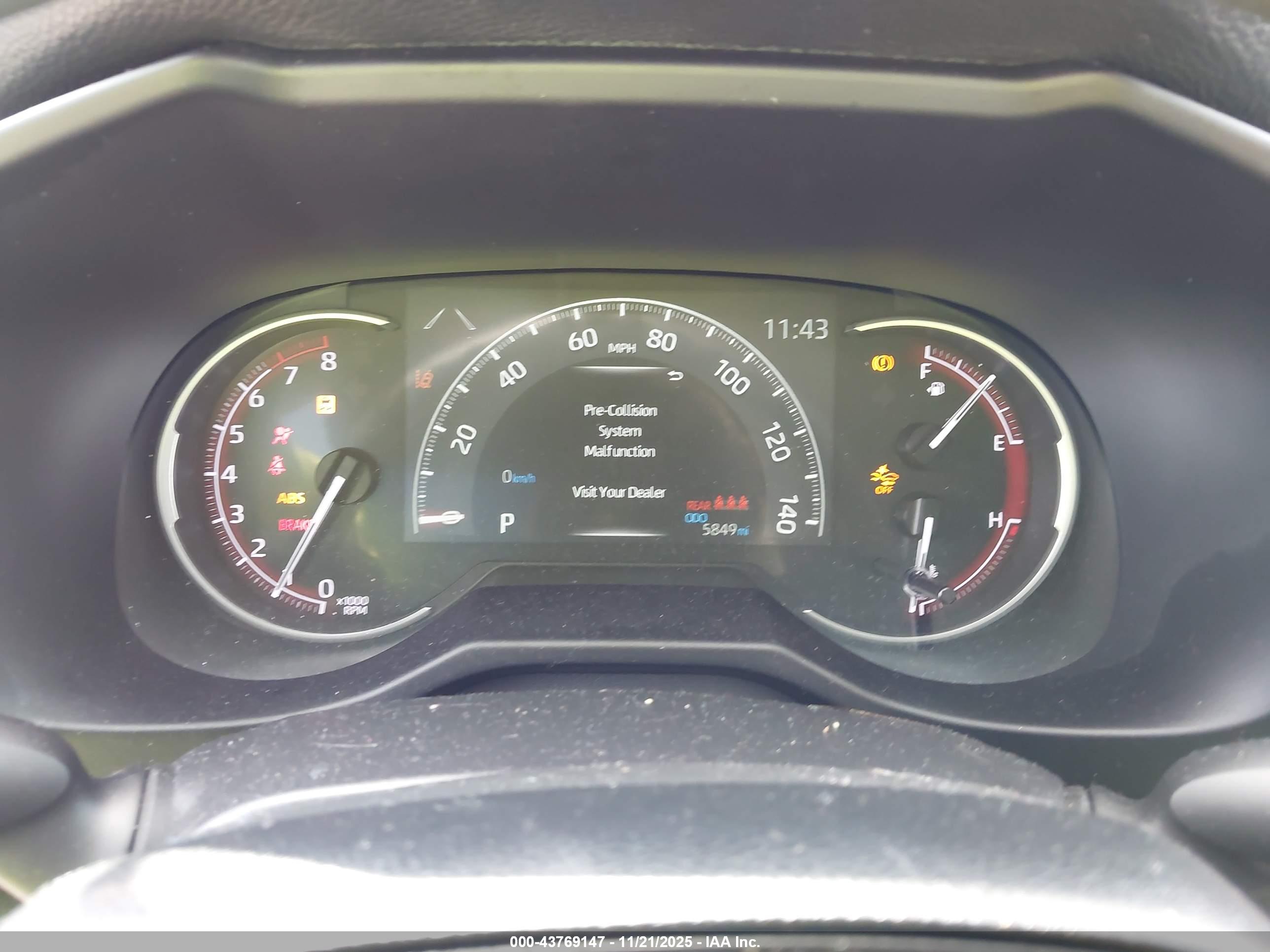 TOYOTA RAV4 image 7