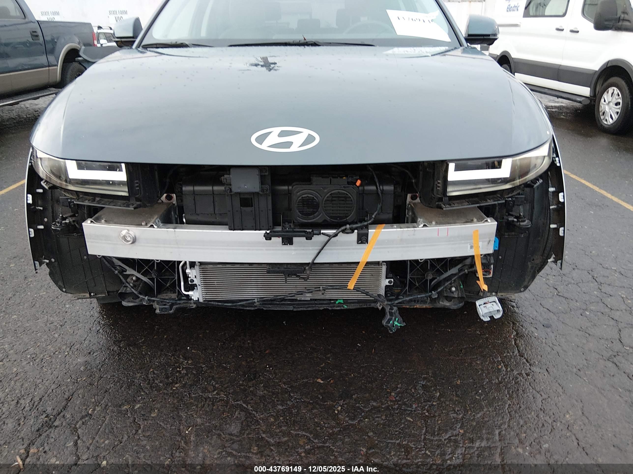 HYUNDAI IONIQ image 6