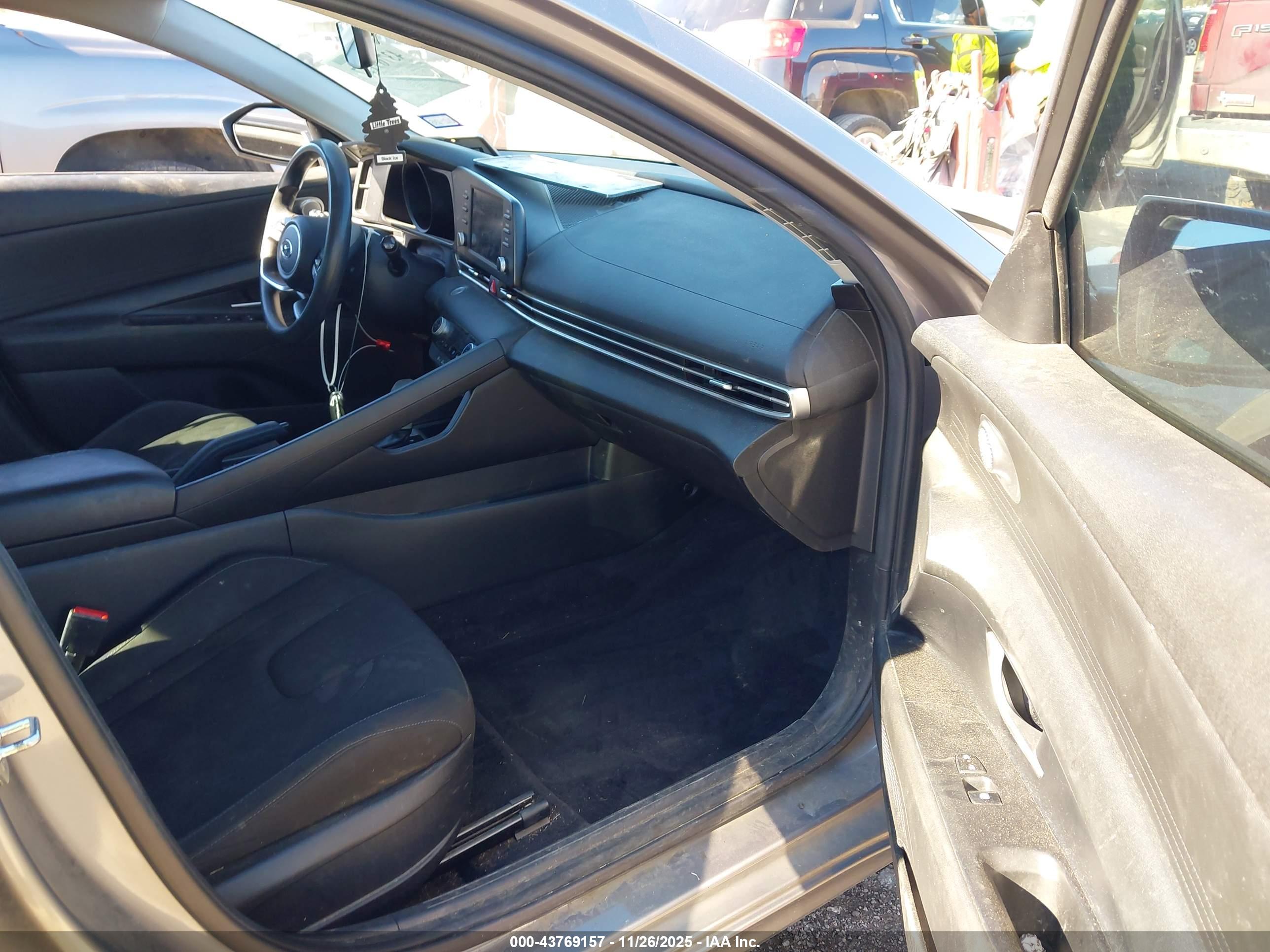 HYUNDAI ELANTRA image 5