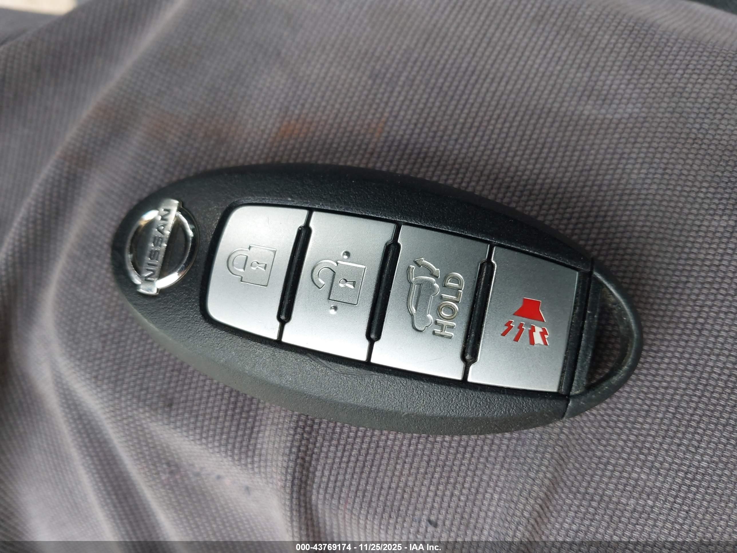 NISSAN ROGUE image 11