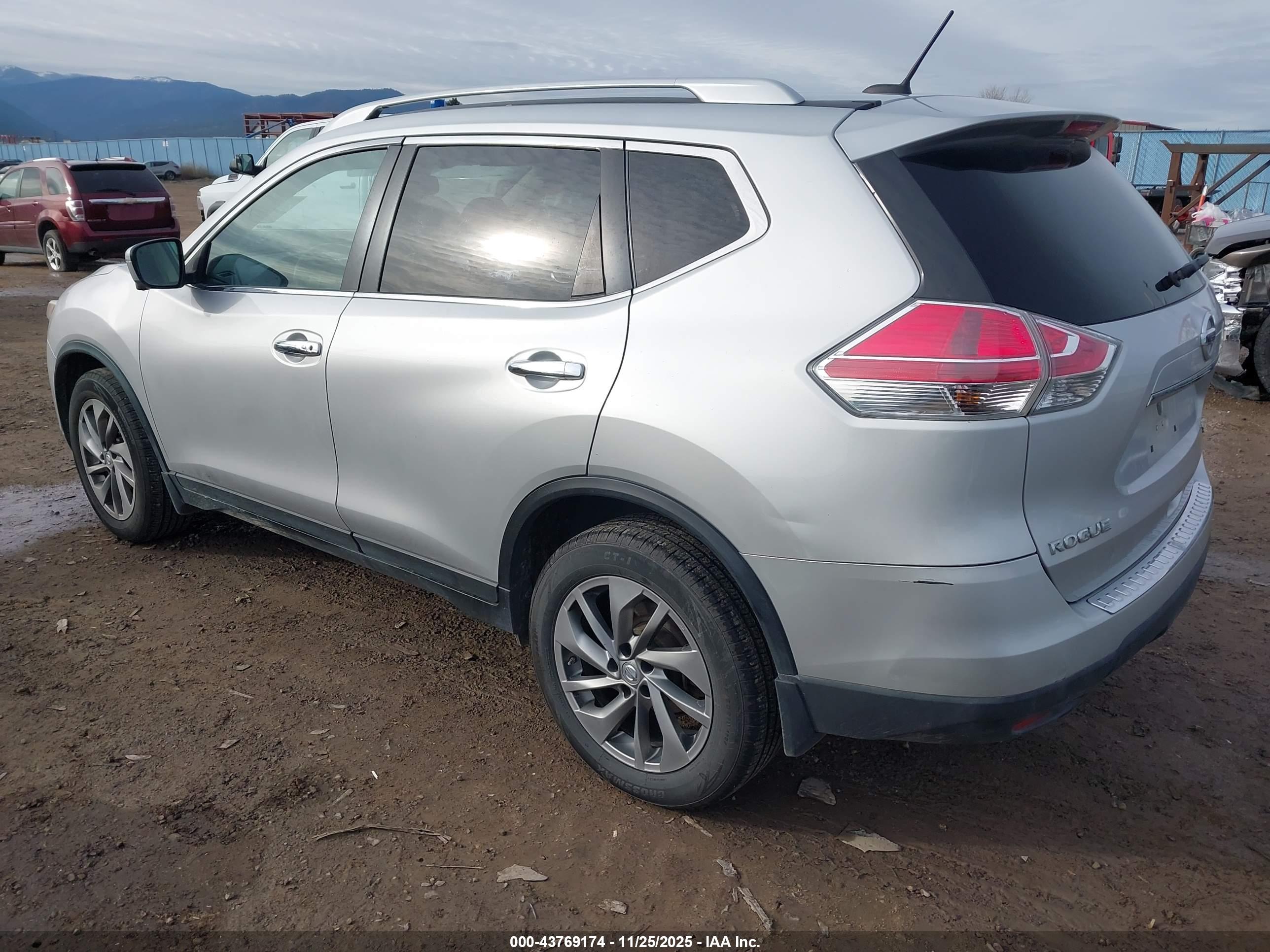 NISSAN ROGUE image 3