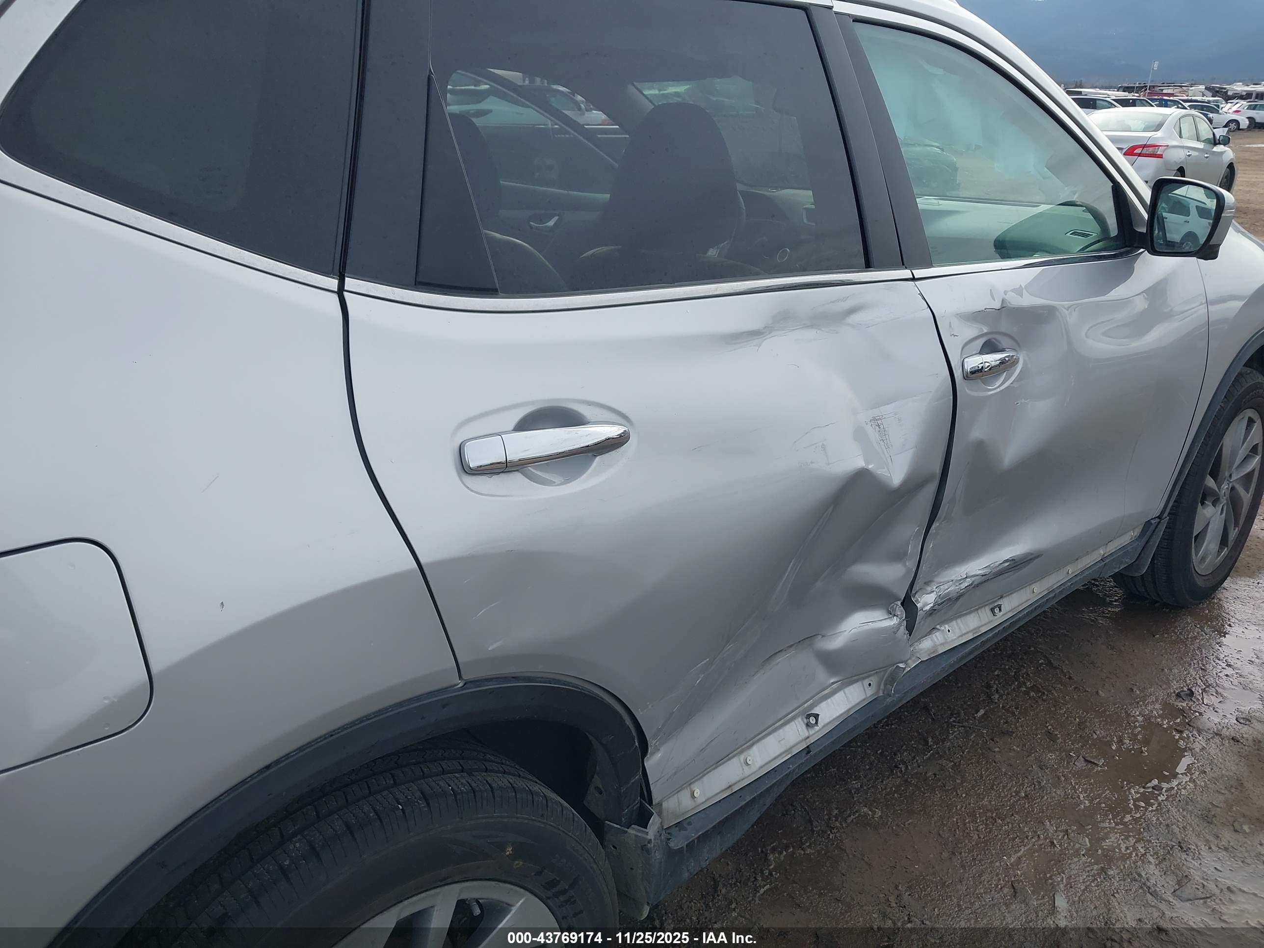 NISSAN ROGUE image 6