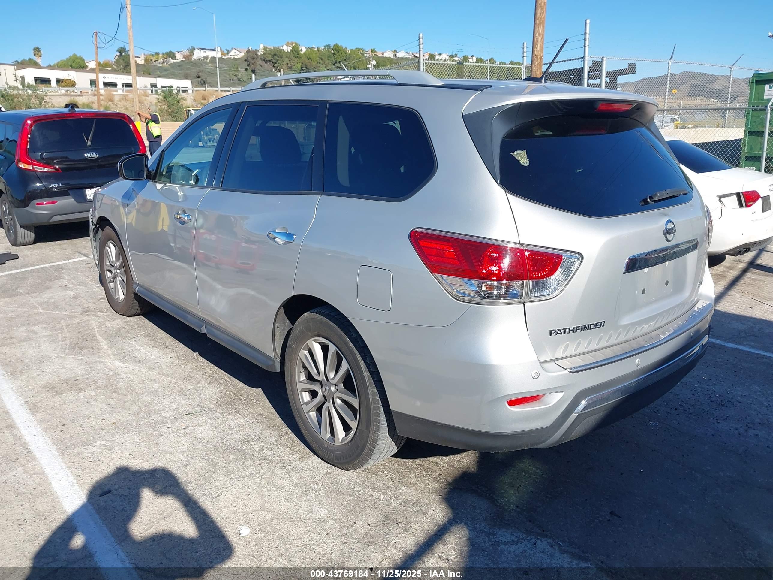NISSAN PATHFINDER image 3