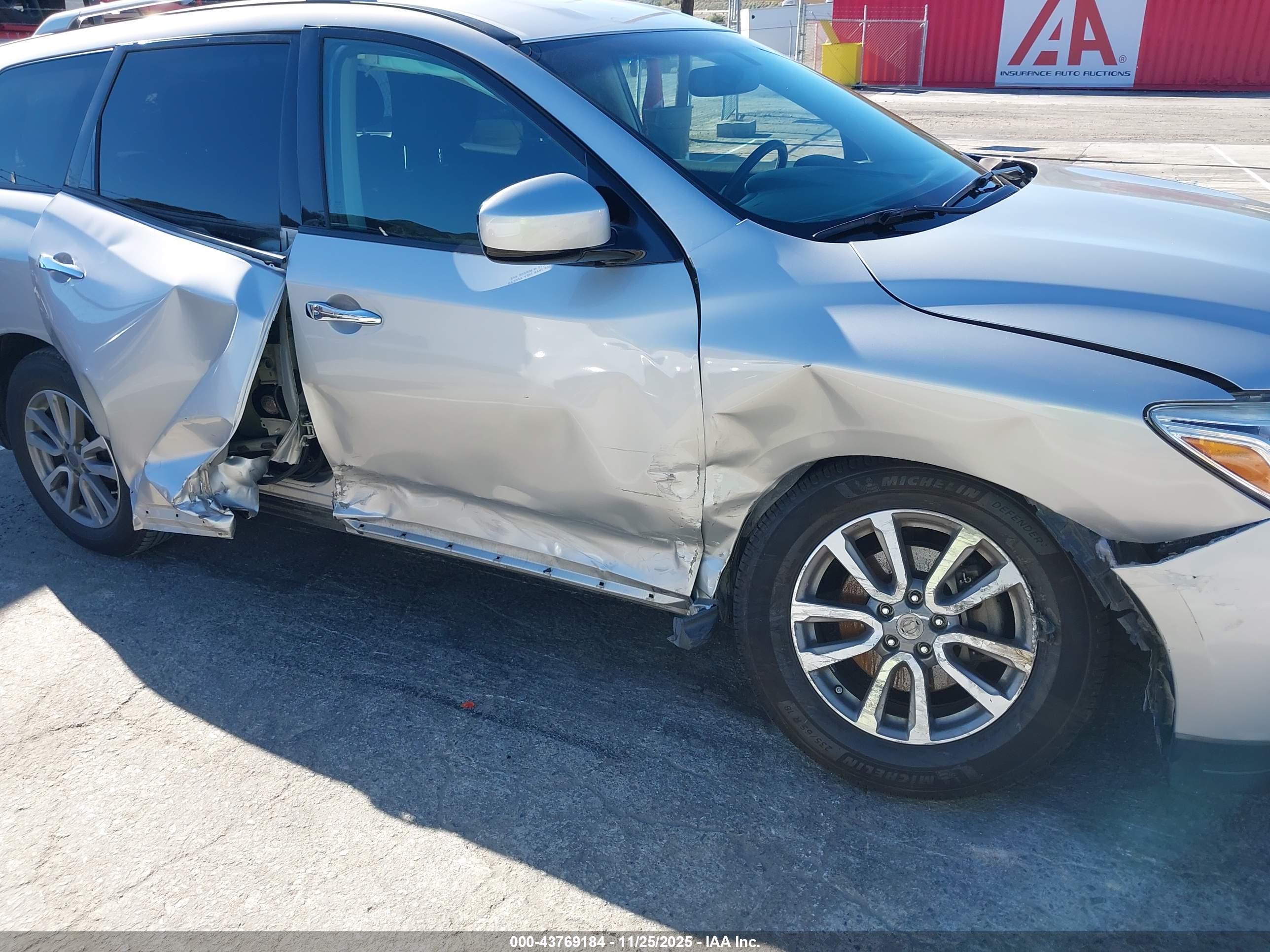 NISSAN PATHFINDER image 6