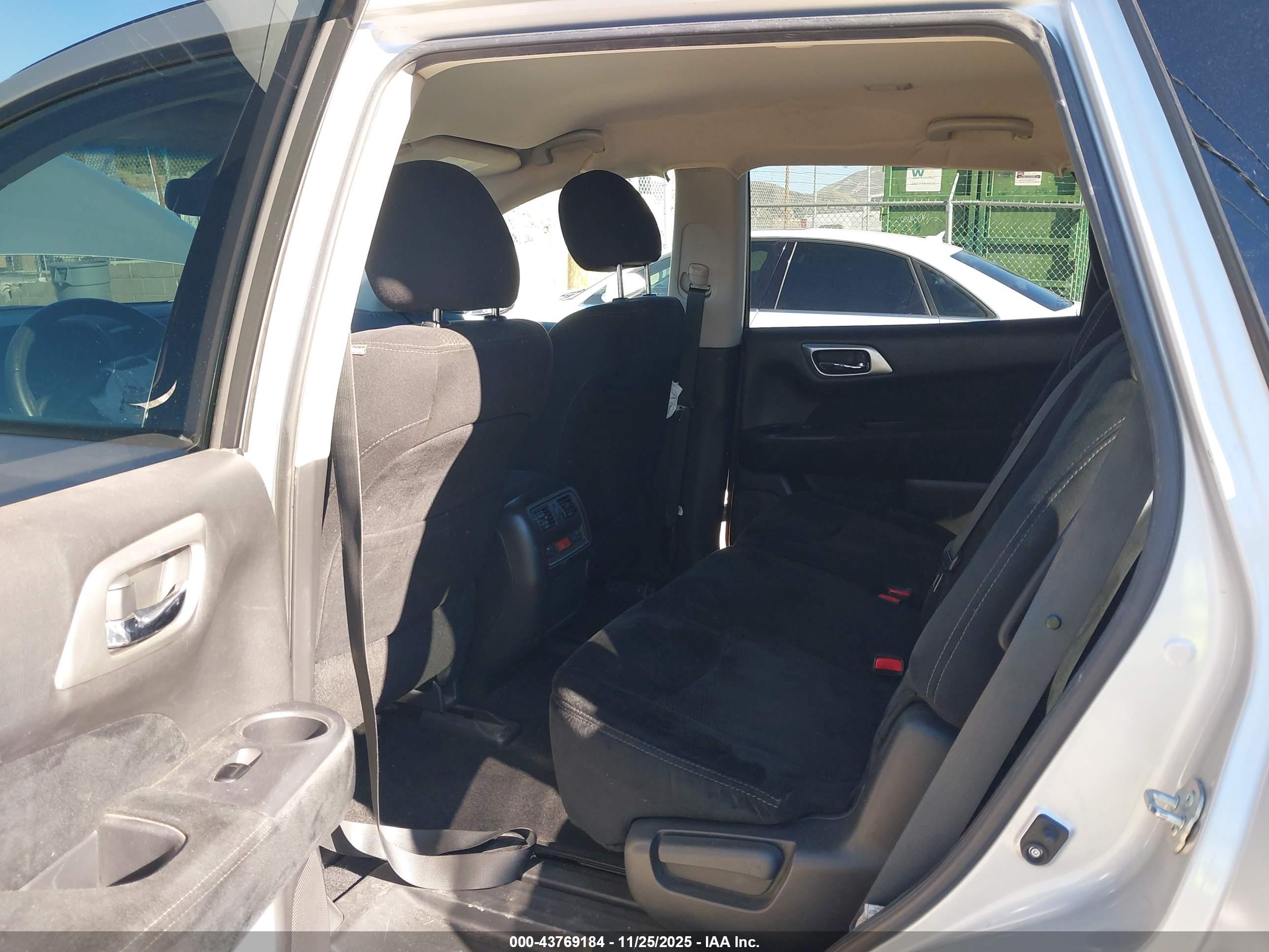 NISSAN PATHFINDER image 8