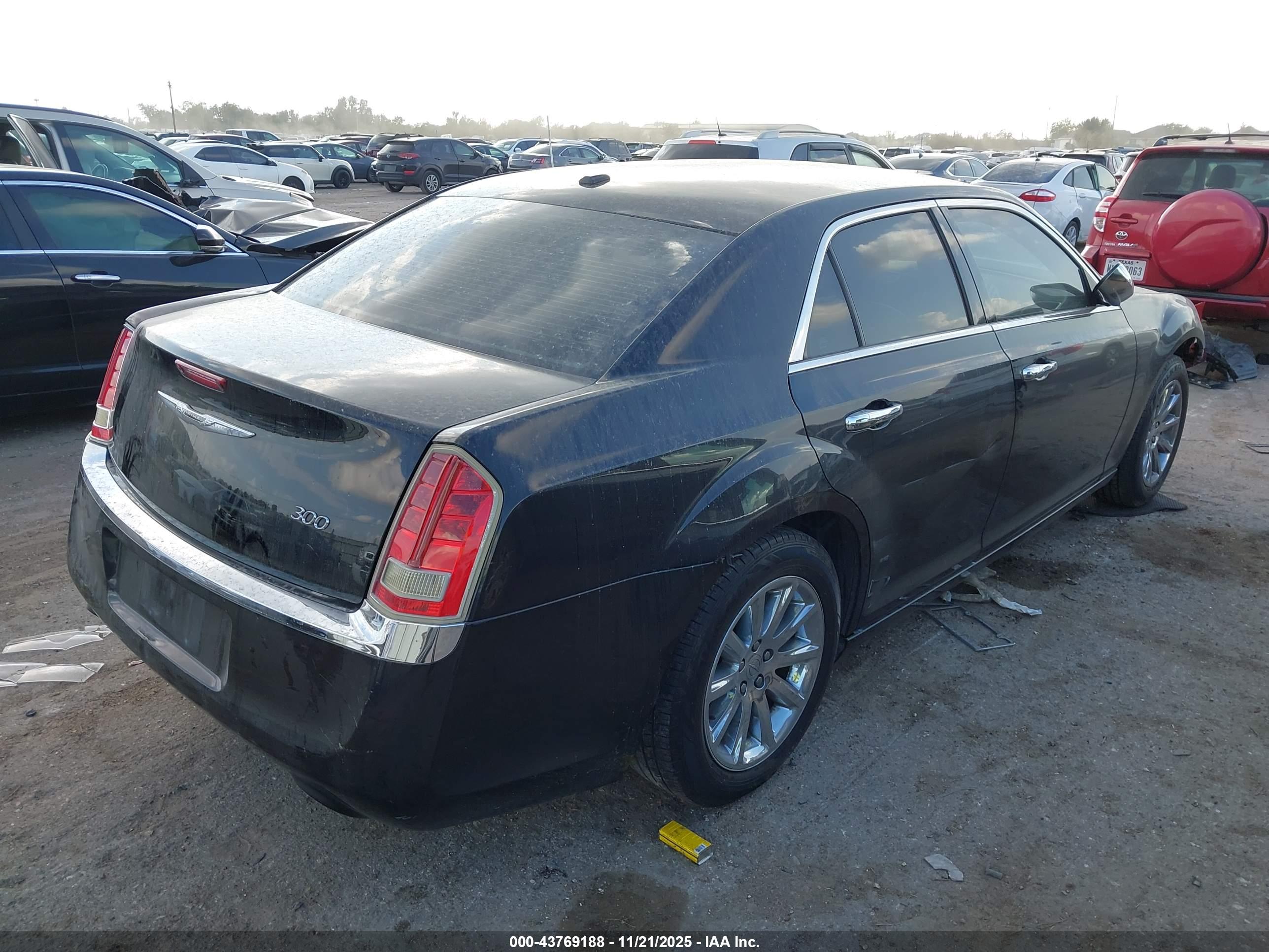 CHRYSLER 300 image 4
