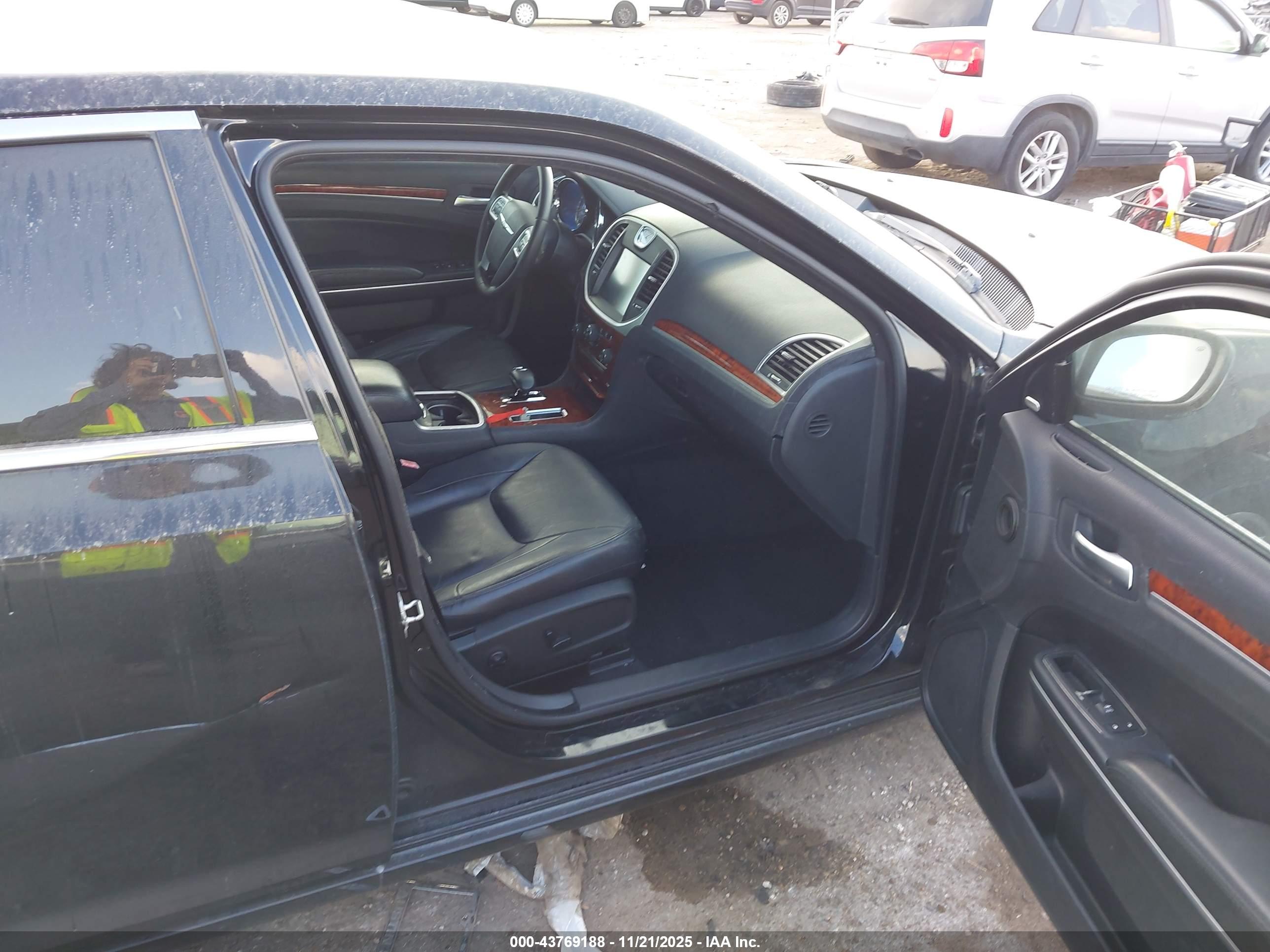 CHRYSLER 300 image 5
