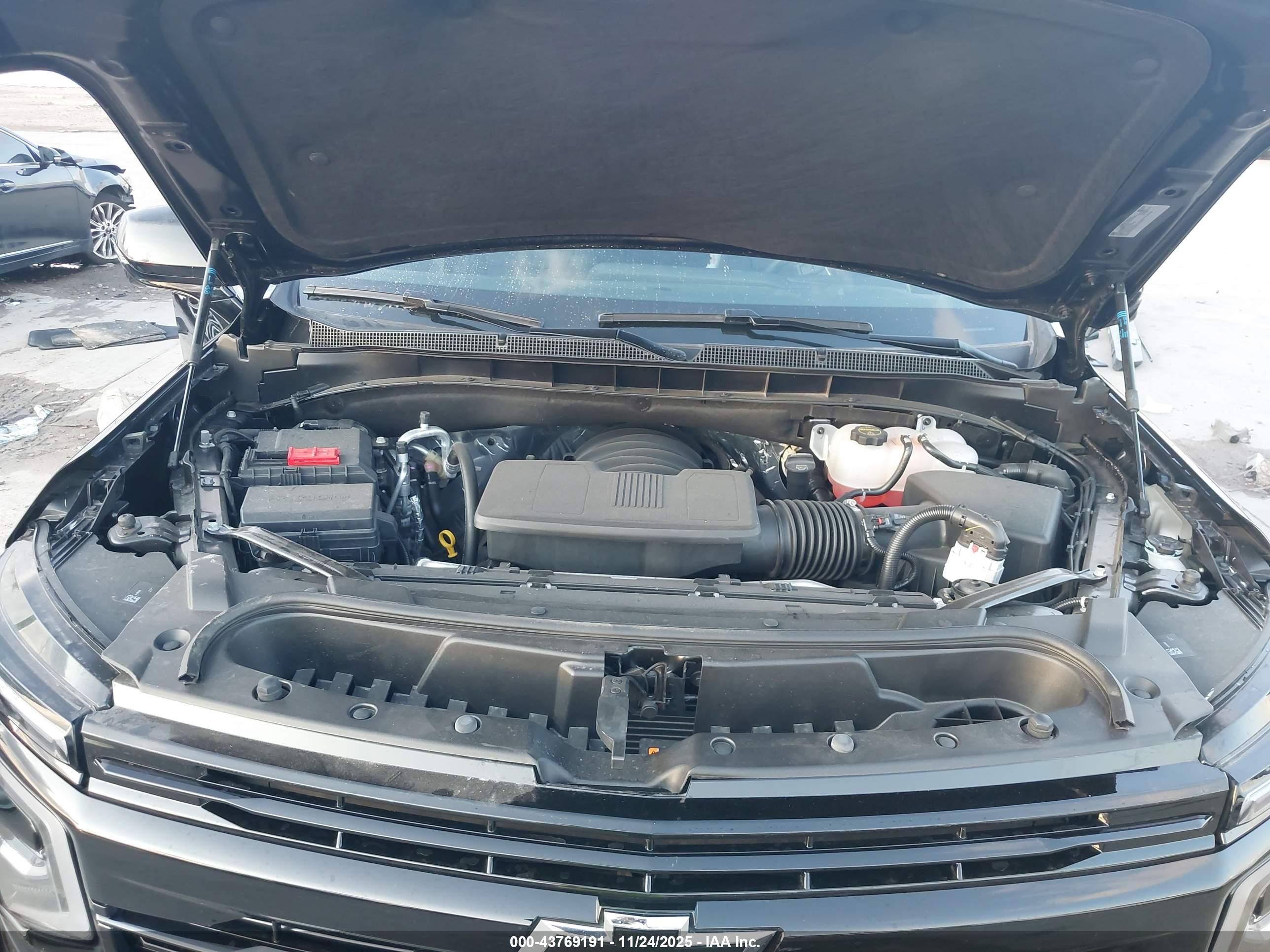 CHEVROLET TAHOE image 10
