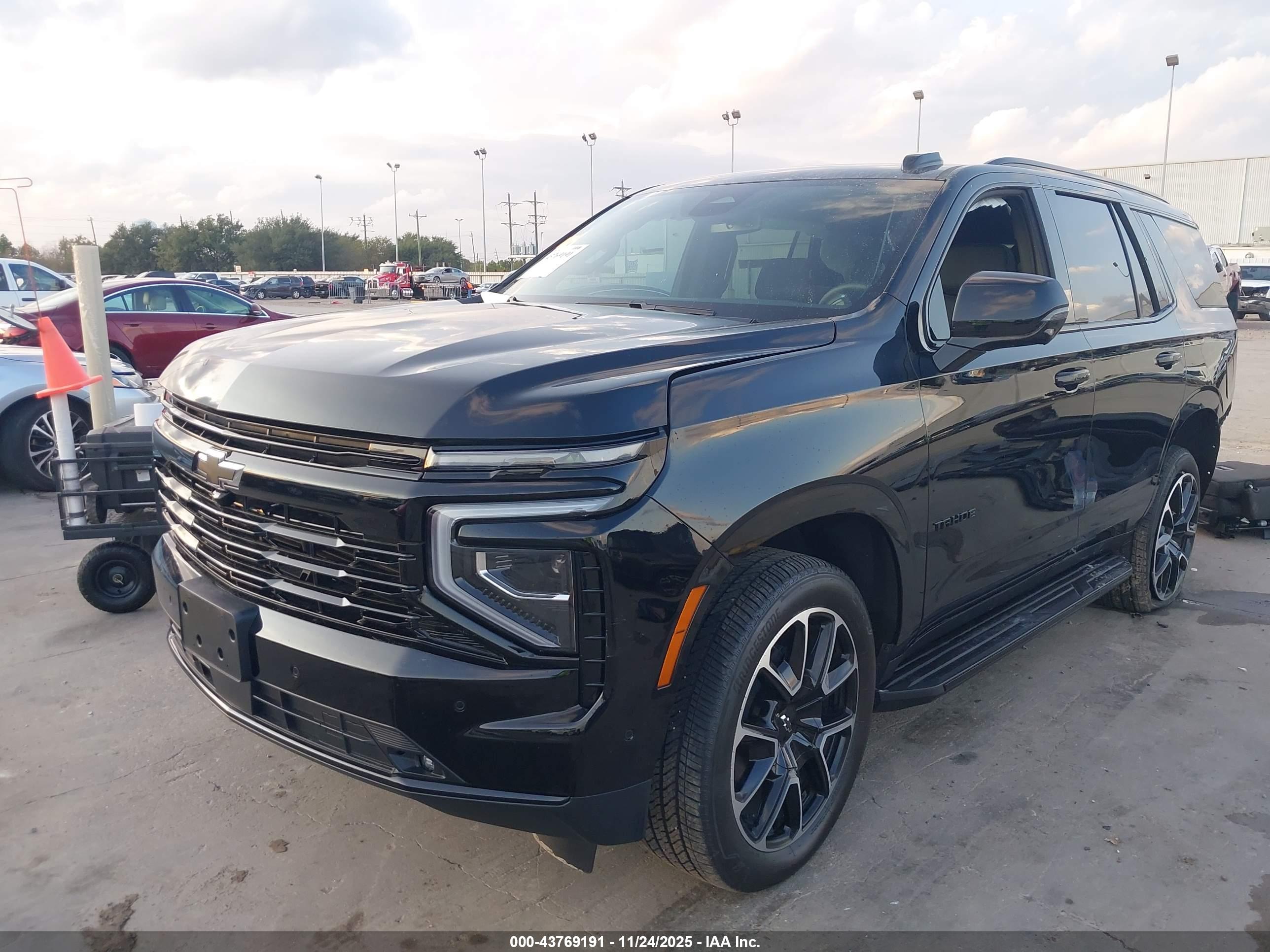 CHEVROLET TAHOE image 2