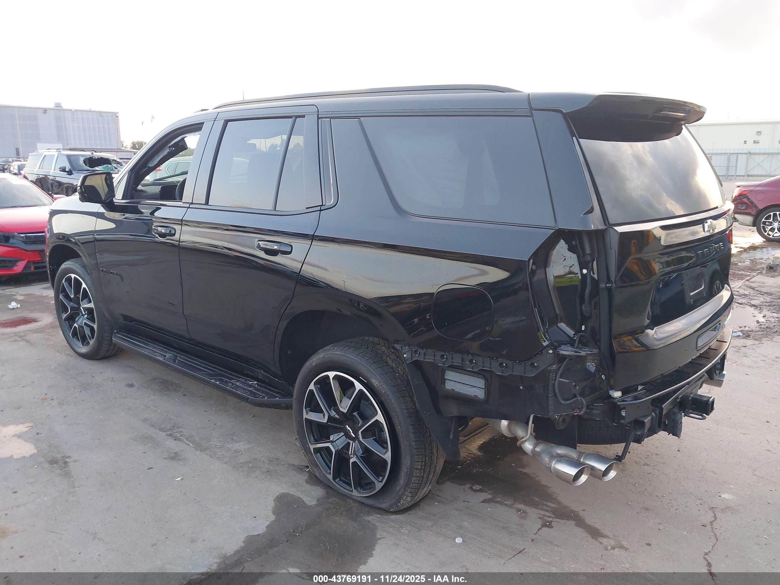 CHEVROLET TAHOE image 3