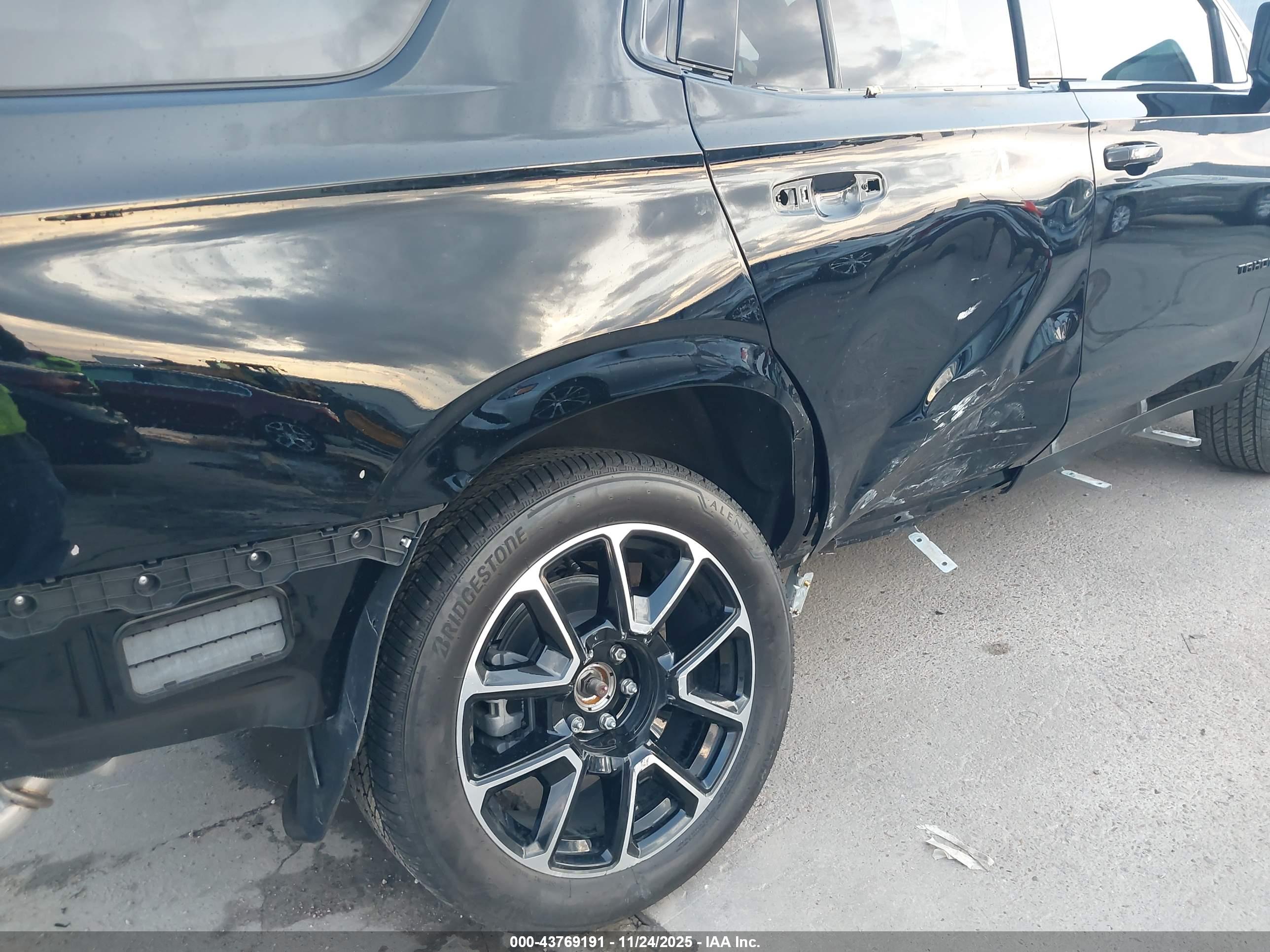 CHEVROLET TAHOE image 6