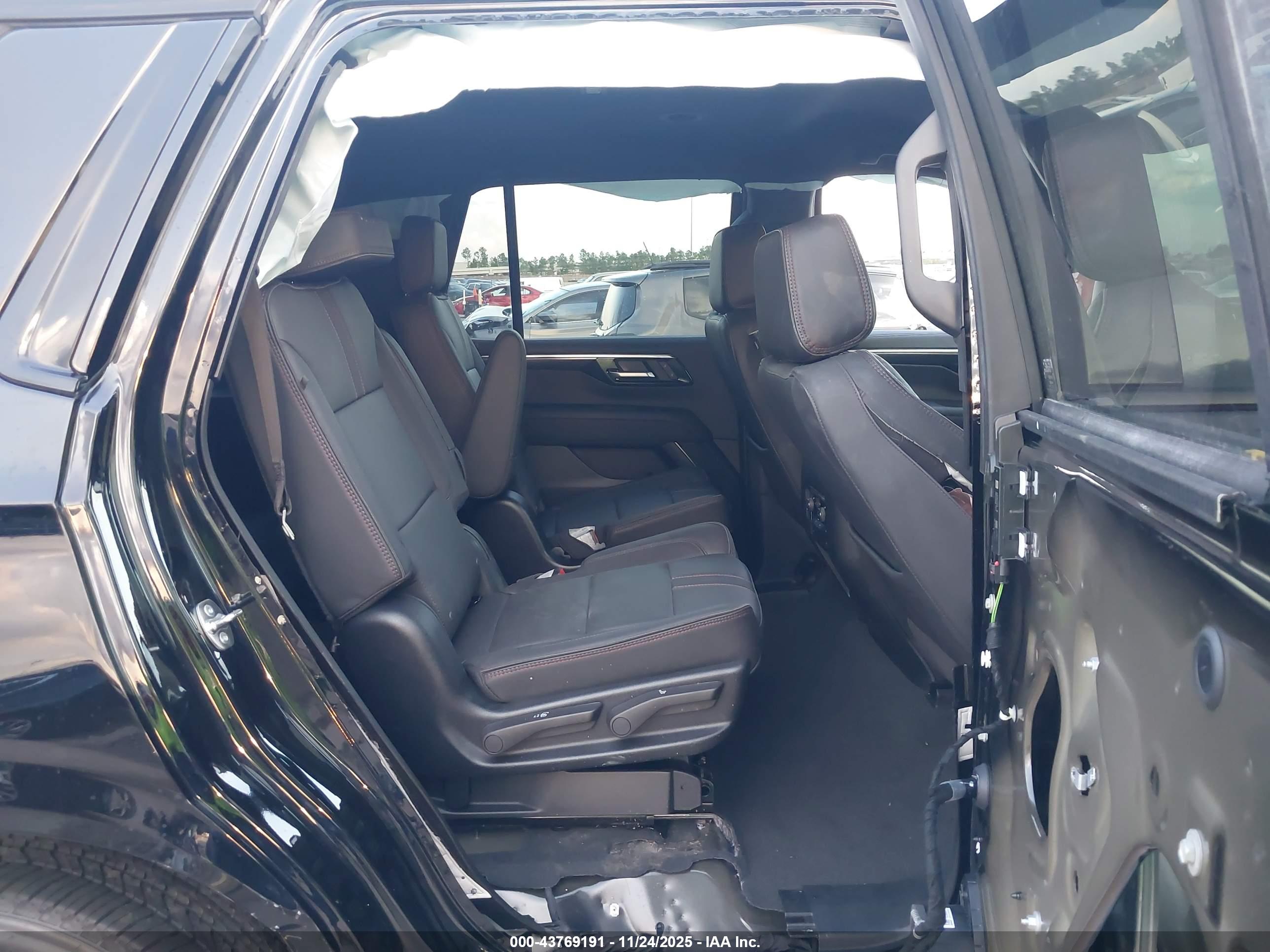 CHEVROLET TAHOE image 8