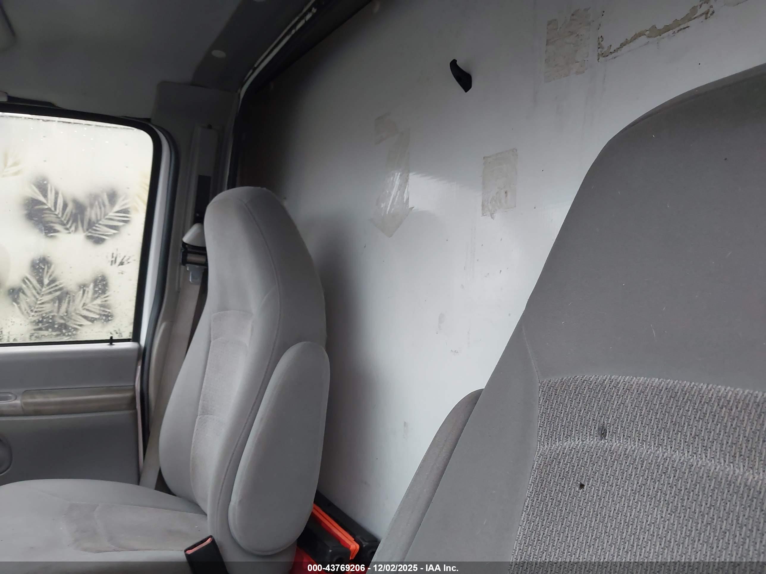 FORD E-350 image 8