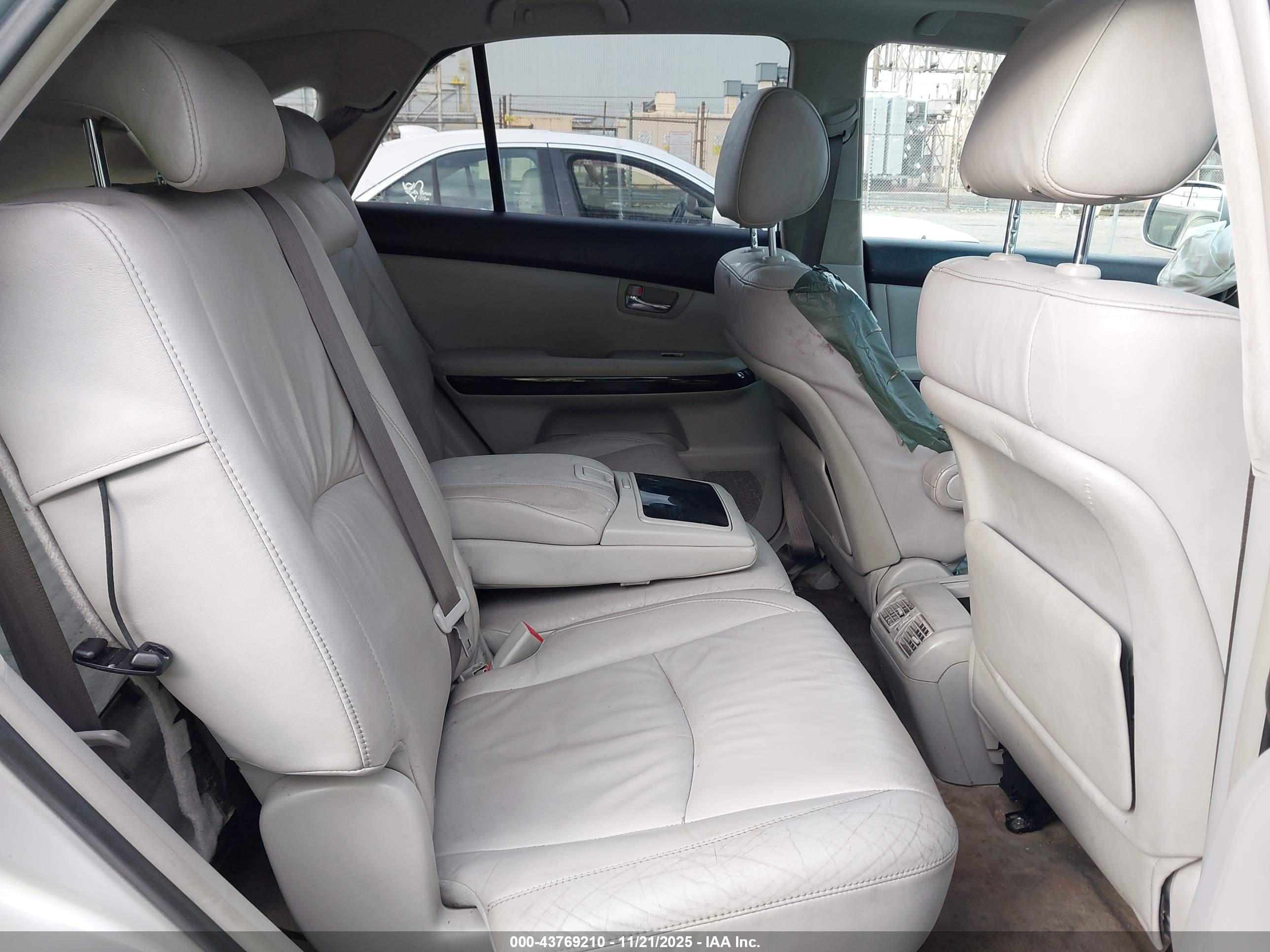 LEXUS RX image 8
