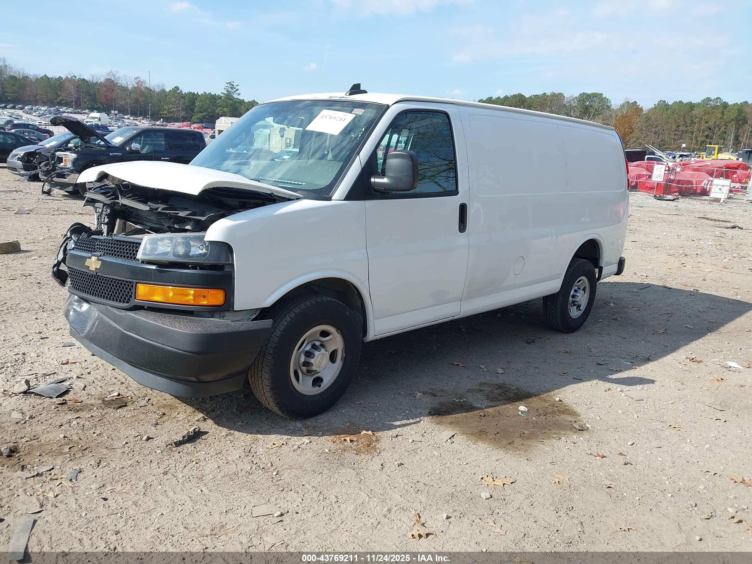 CHEVROLET EXPRESS image 2