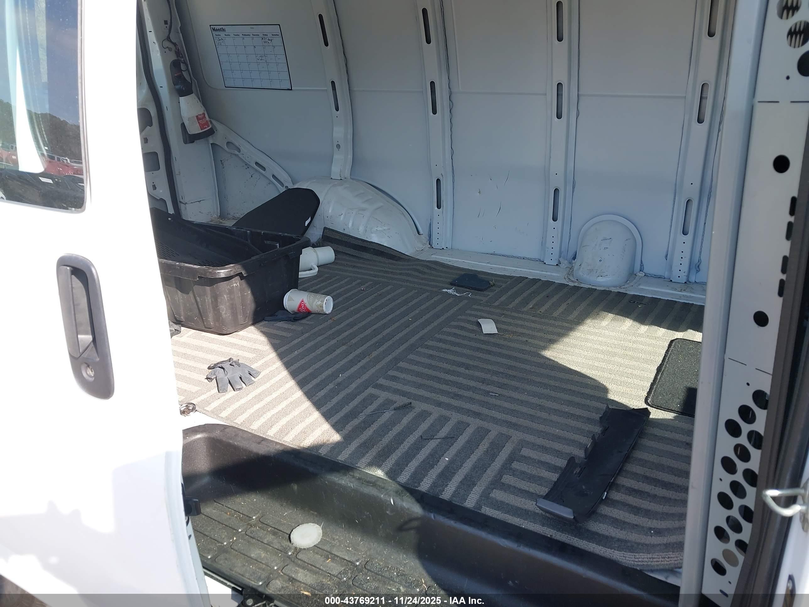 CHEVROLET EXPRESS image 8