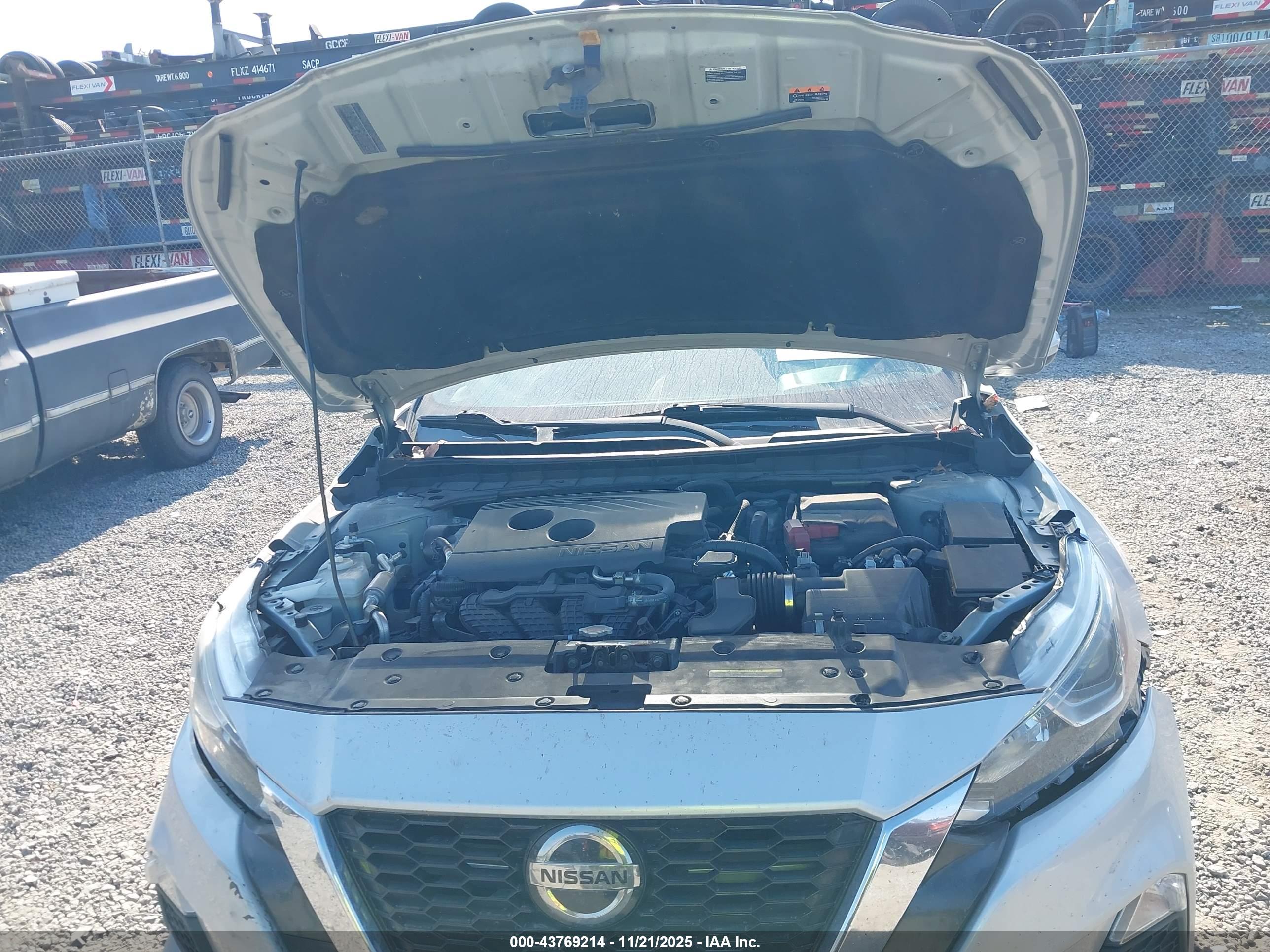 NISSAN ALTIMA image 10